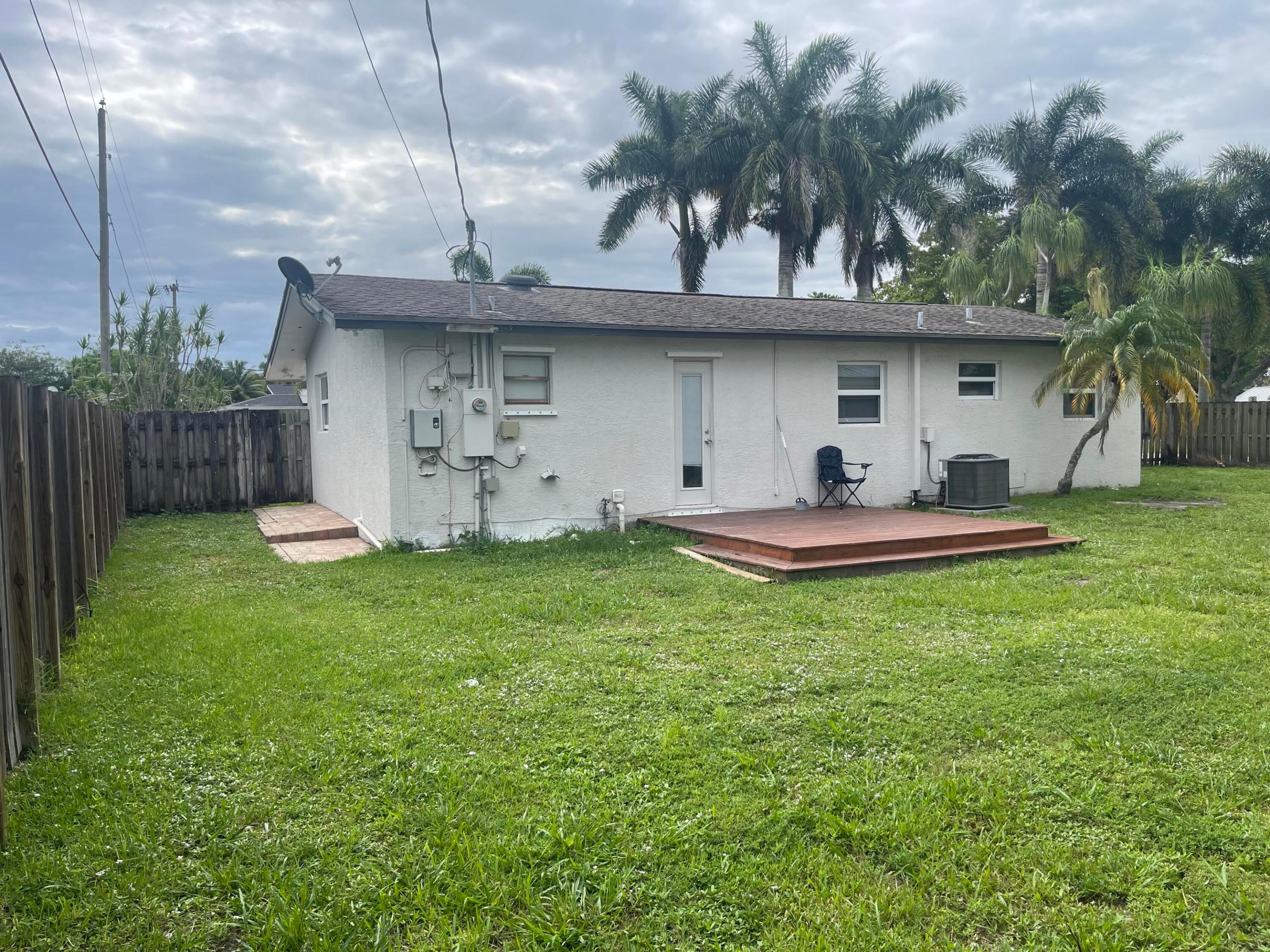 TROPICAL COUNTRY ESTATES - Residential Lease