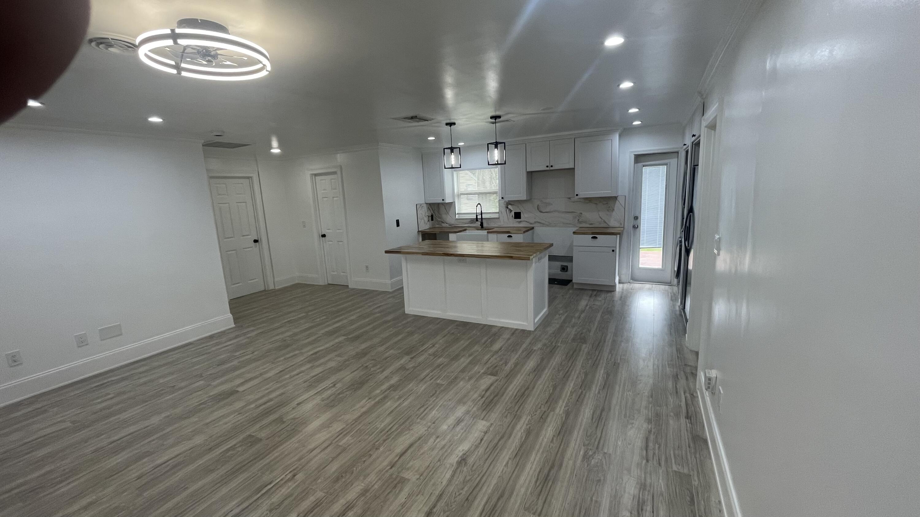 TROPICAL COUNTRY ESTATES - Residential Lease