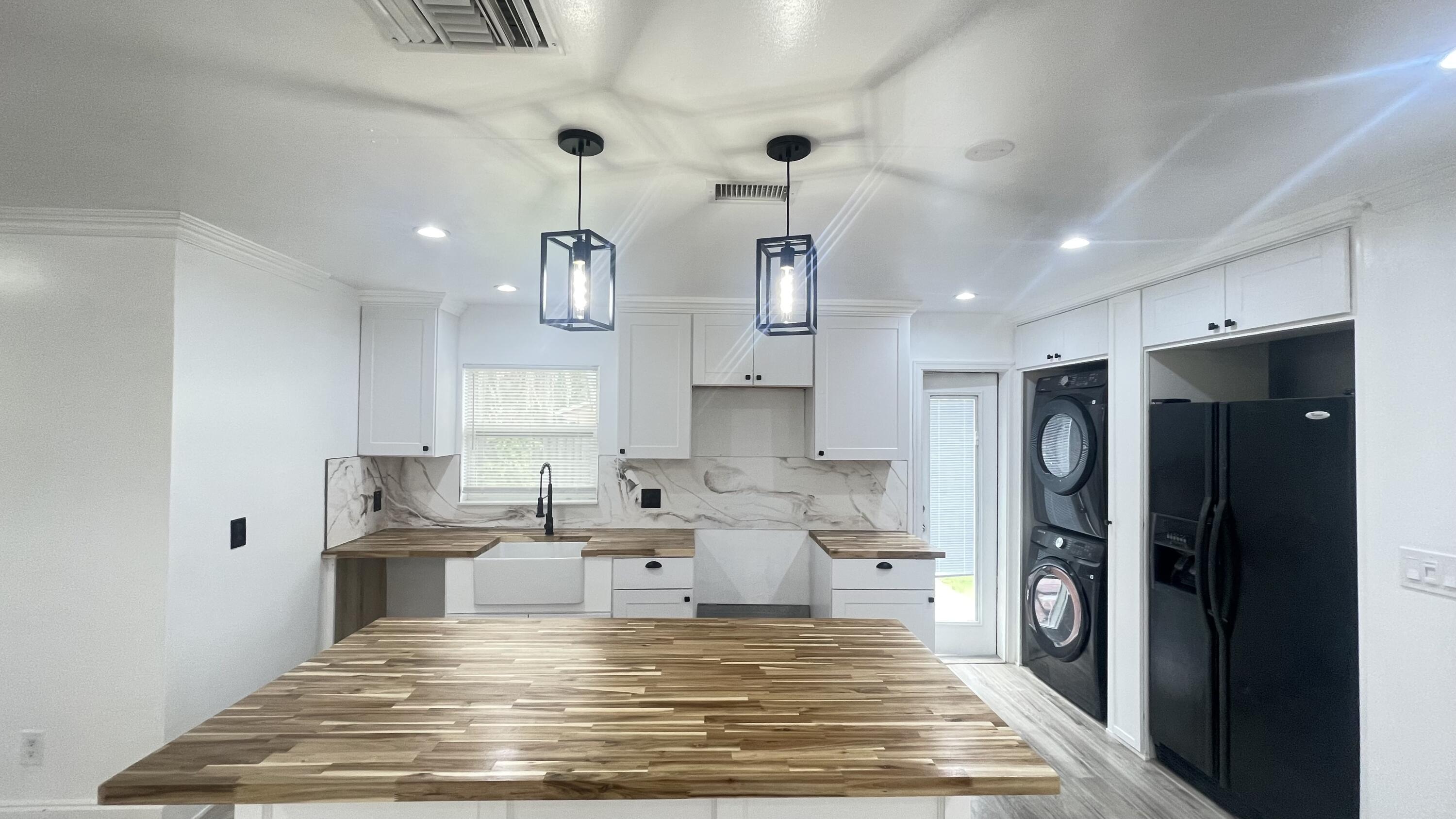 TROPICAL COUNTRY ESTATES - Residential Lease