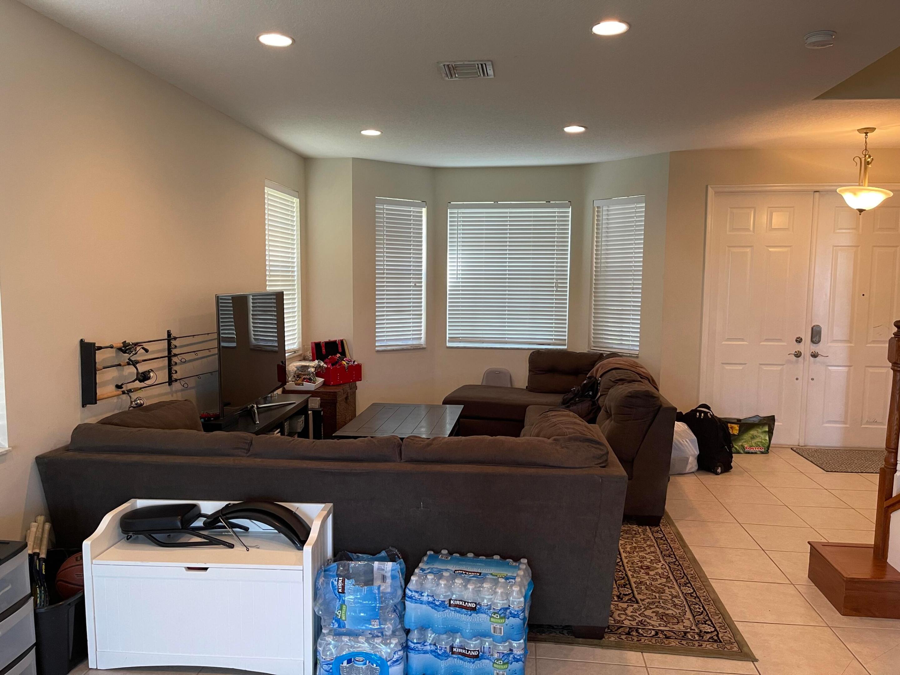 OLYMPIA 2 - Residential Lease
