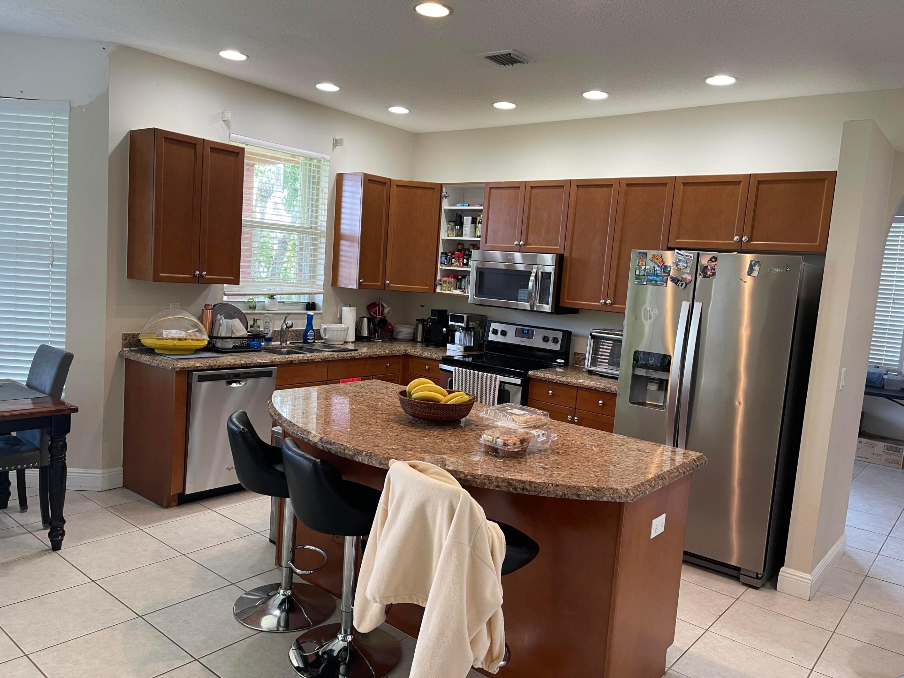 OLYMPIA 2 - Residential Lease