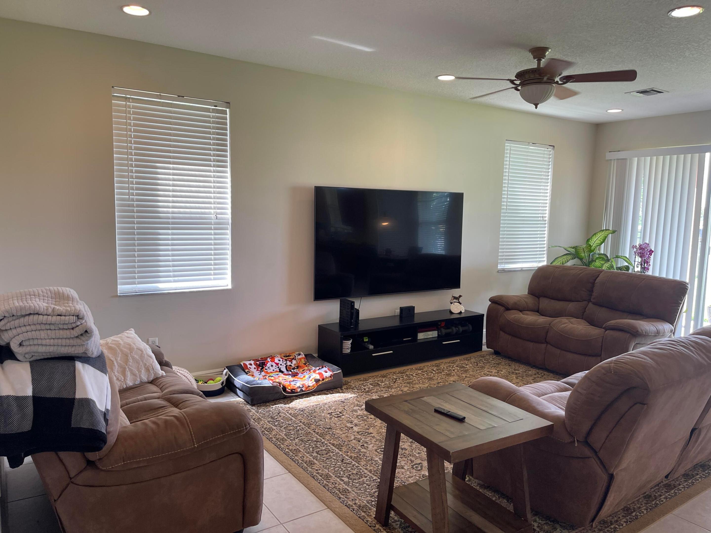 OLYMPIA 2 - Residential Lease