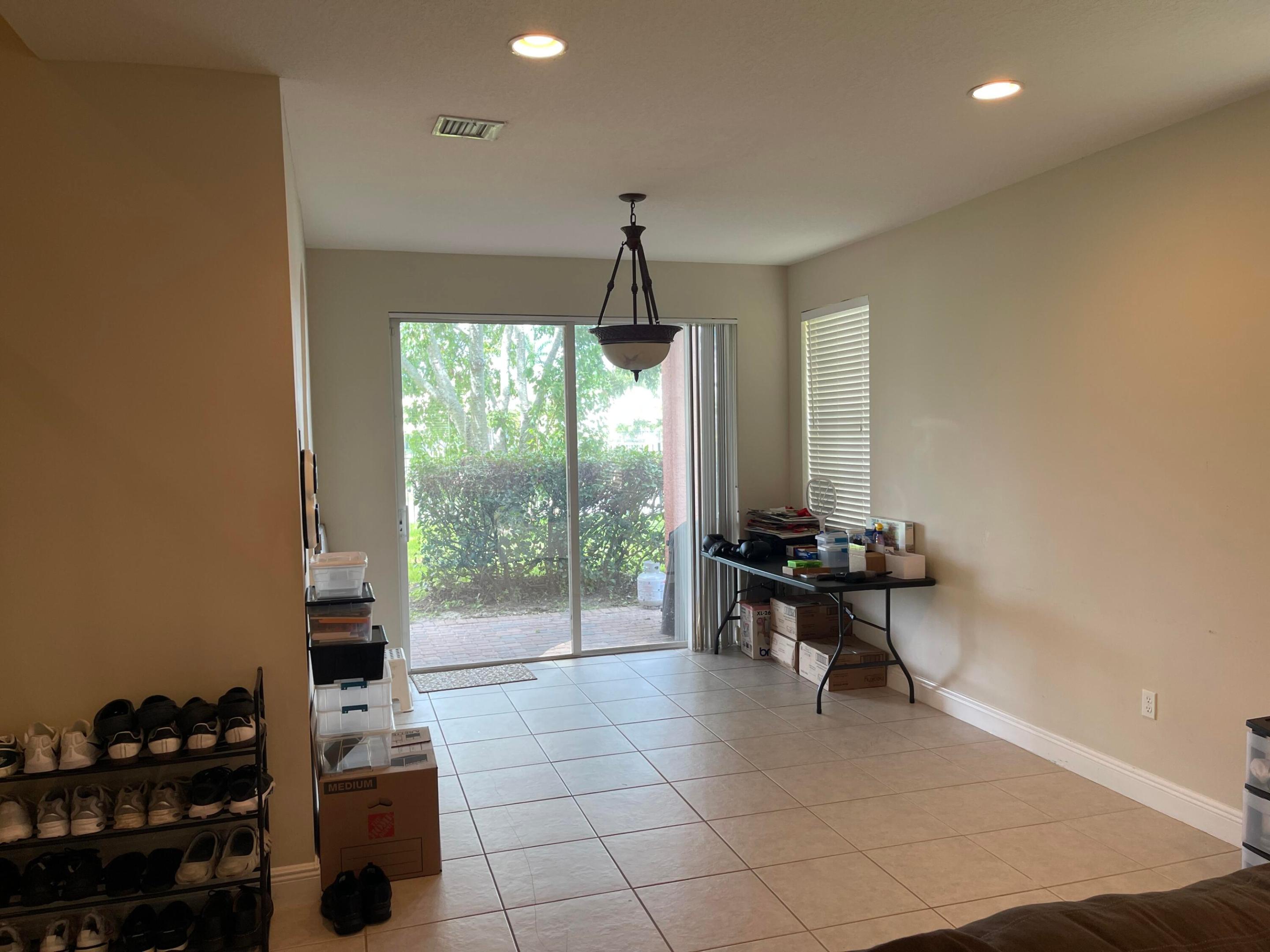OLYMPIA 2 - Residential Lease