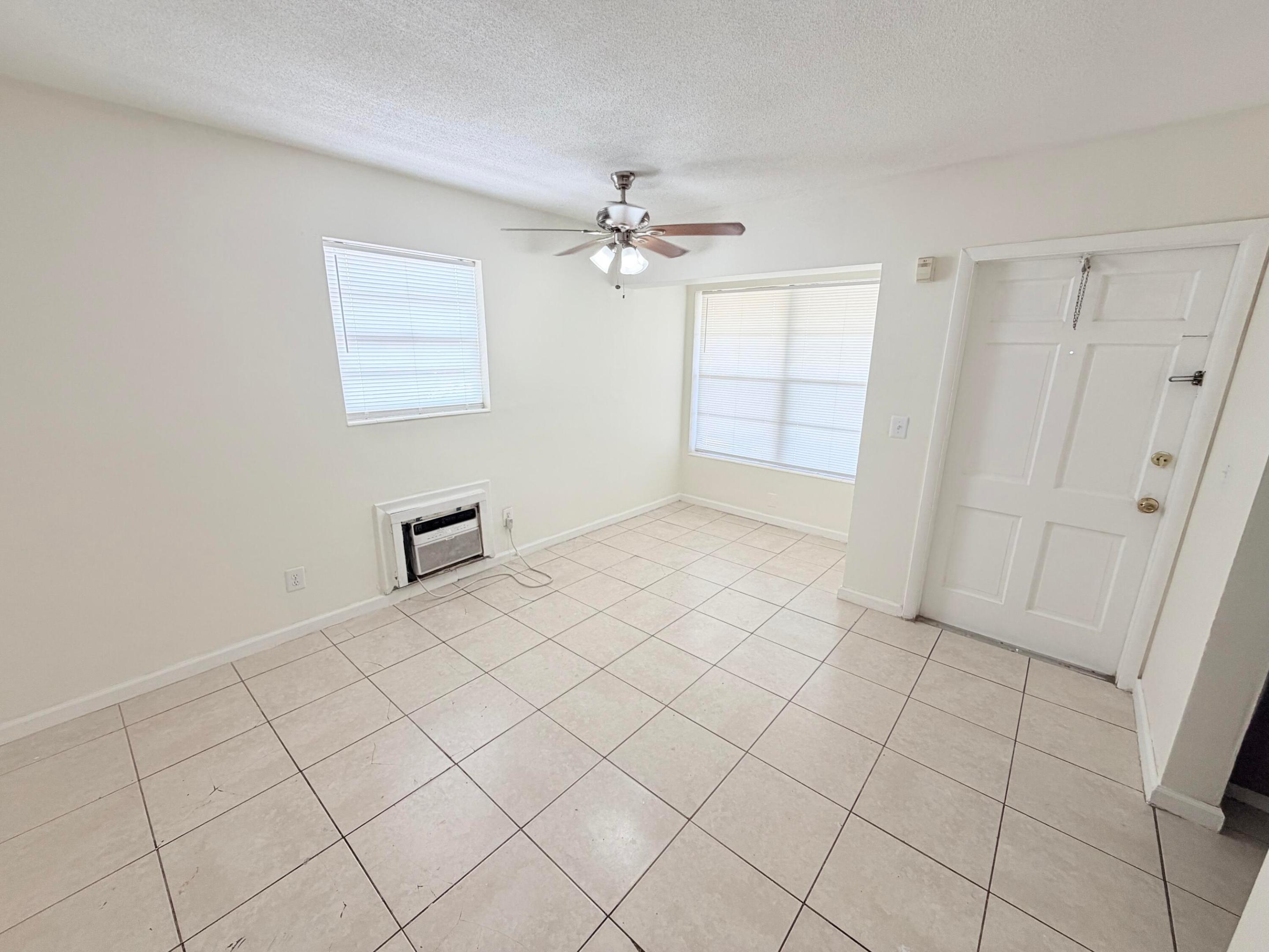 FLORAL PARK VILLAS 2 INC - Residential Lease