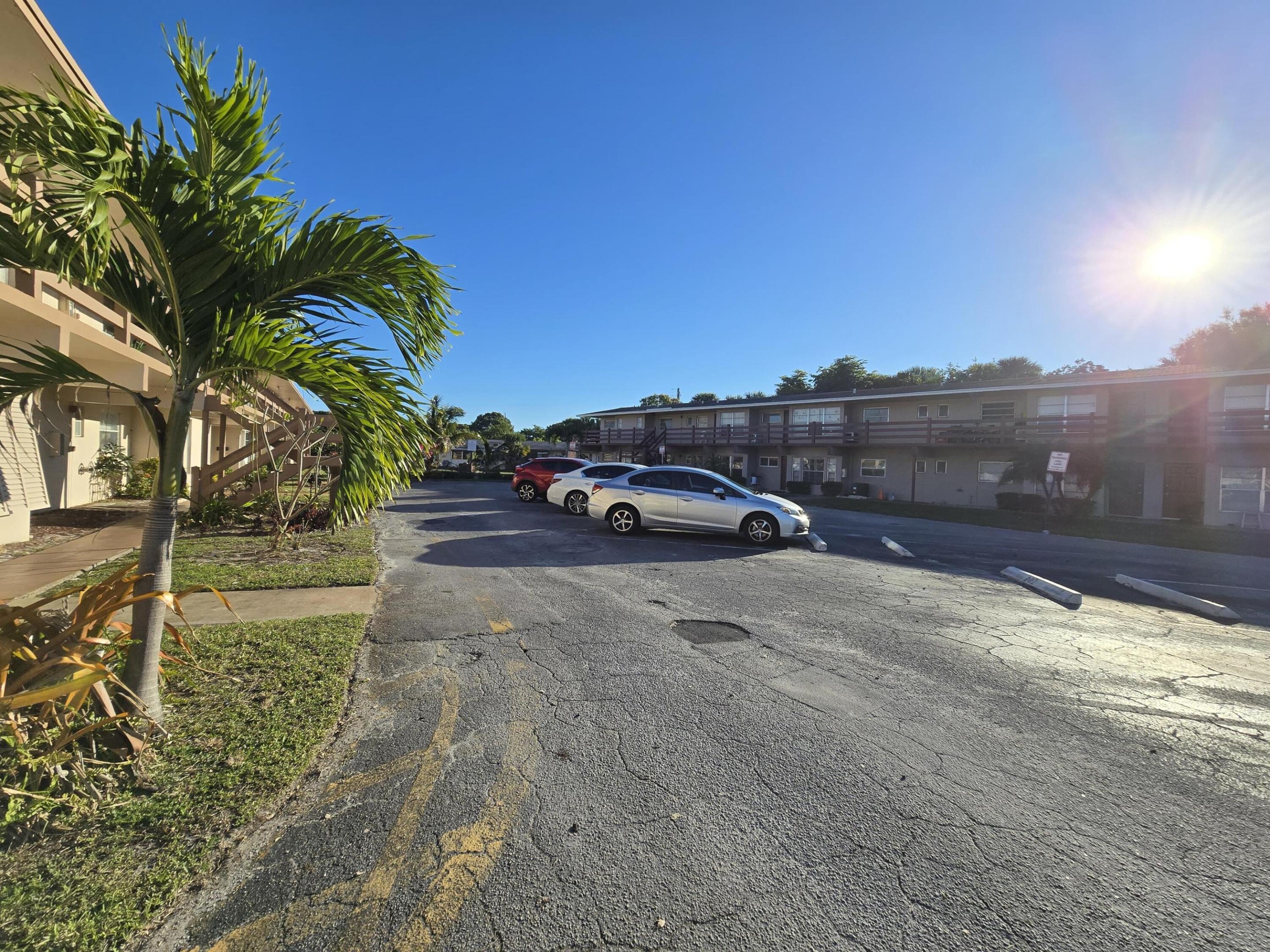 FLORAL PARK VILLAS 2 INC - Residential Lease