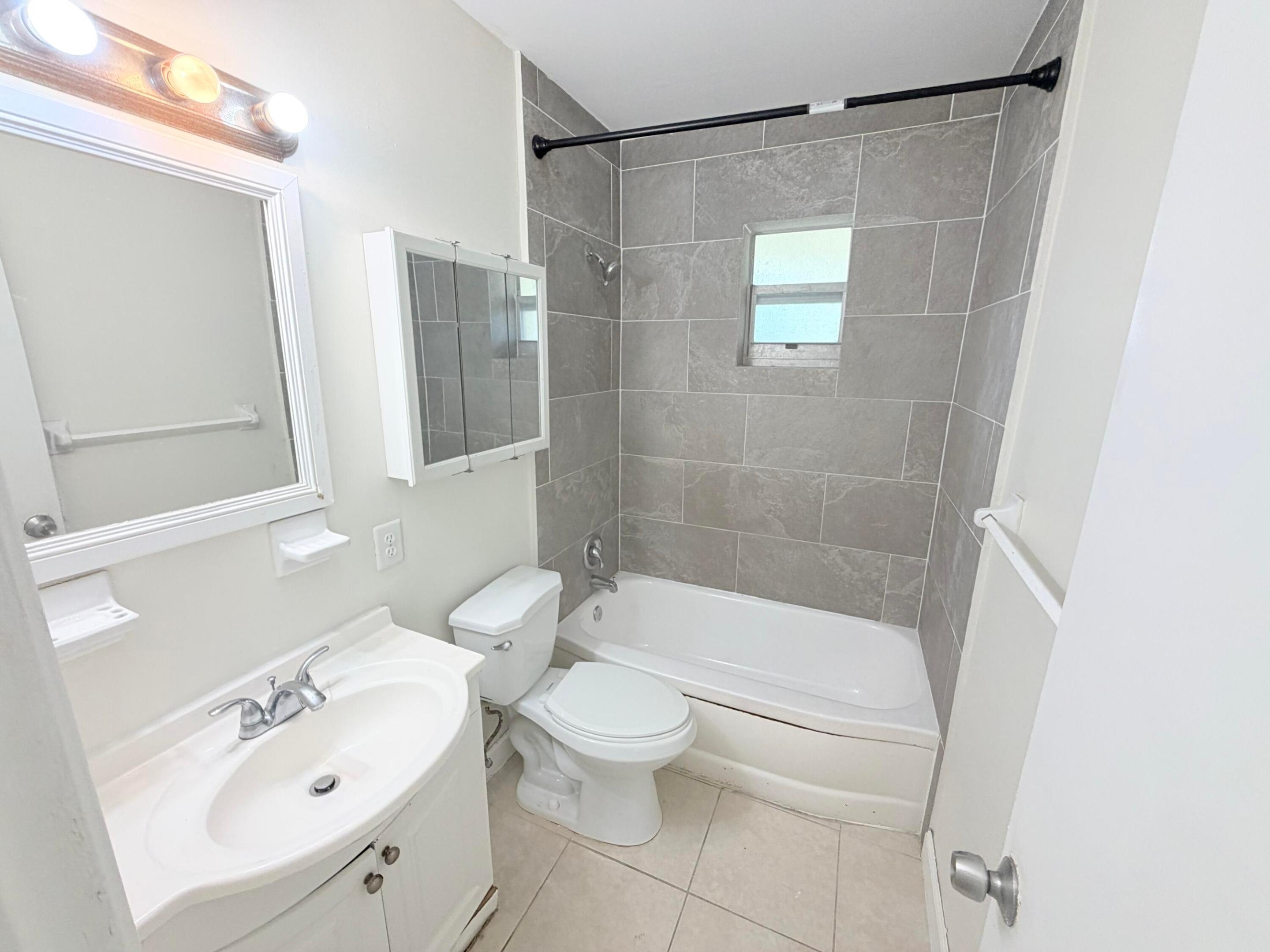 FLORAL PARK VILLAS 2 INC - Residential Lease