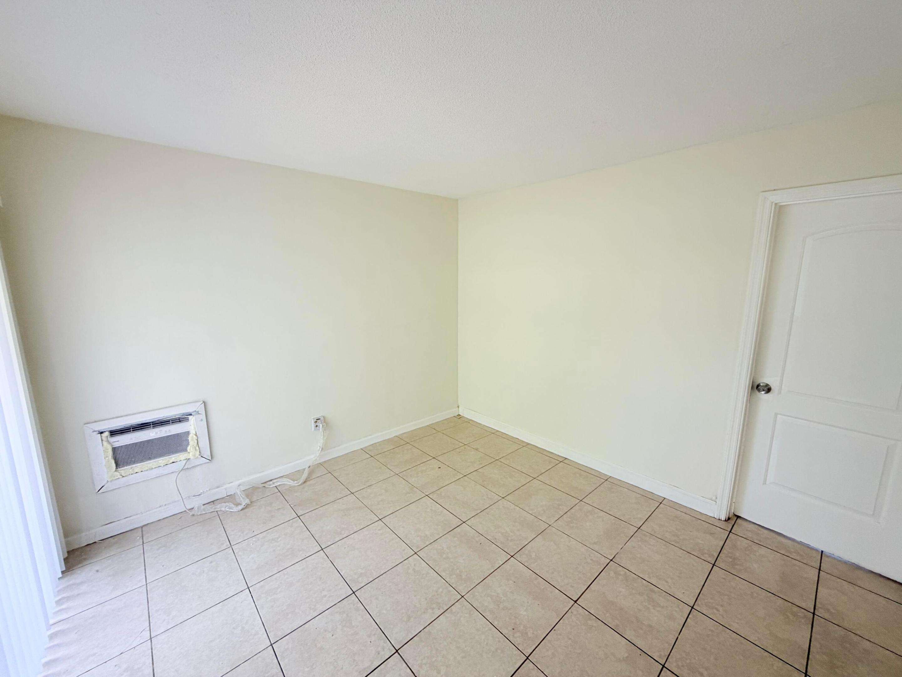 FLORAL PARK VILLAS 2 INC - Residential Lease