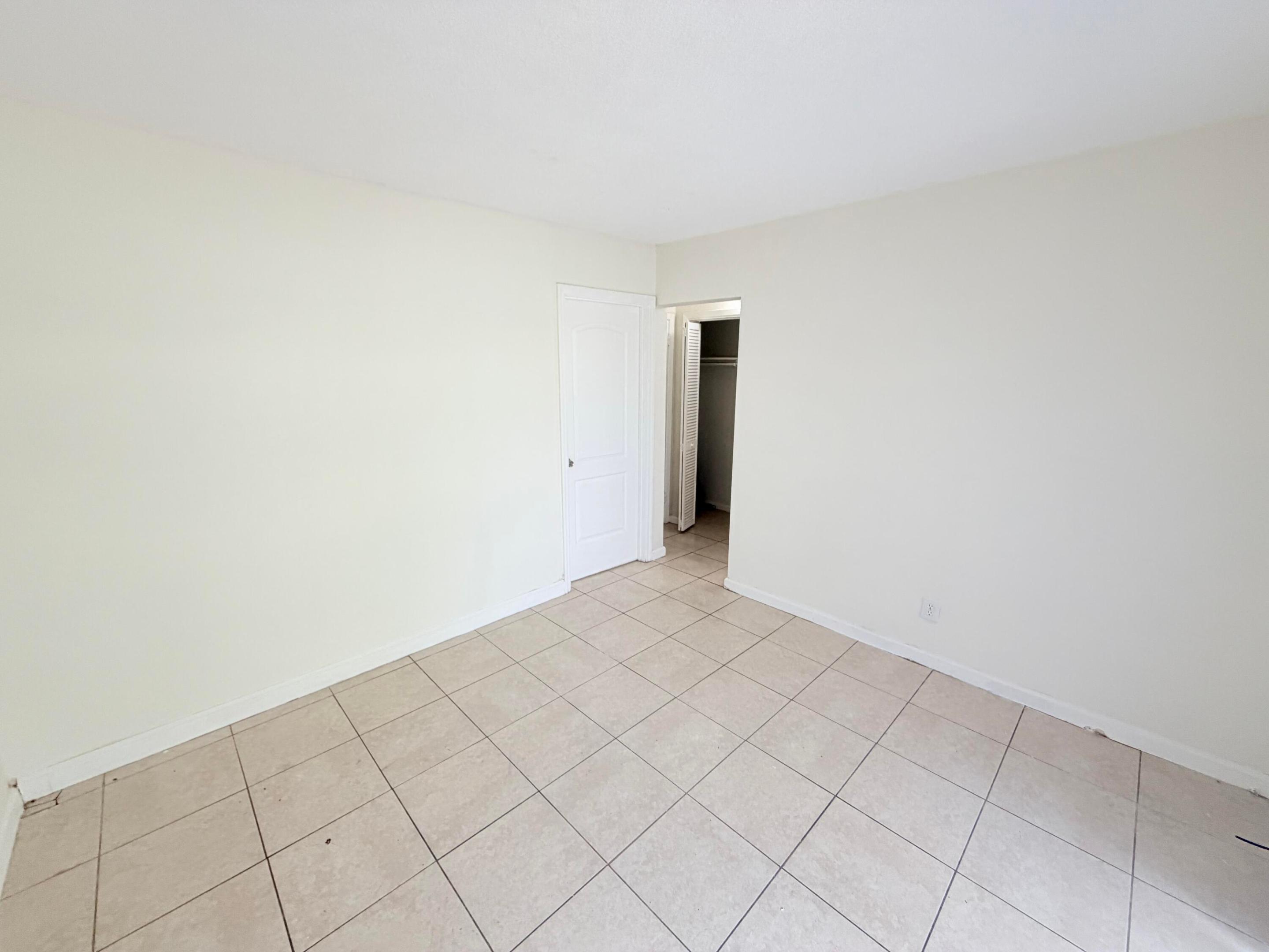 FLORAL PARK VILLAS 2 INC - Residential Lease