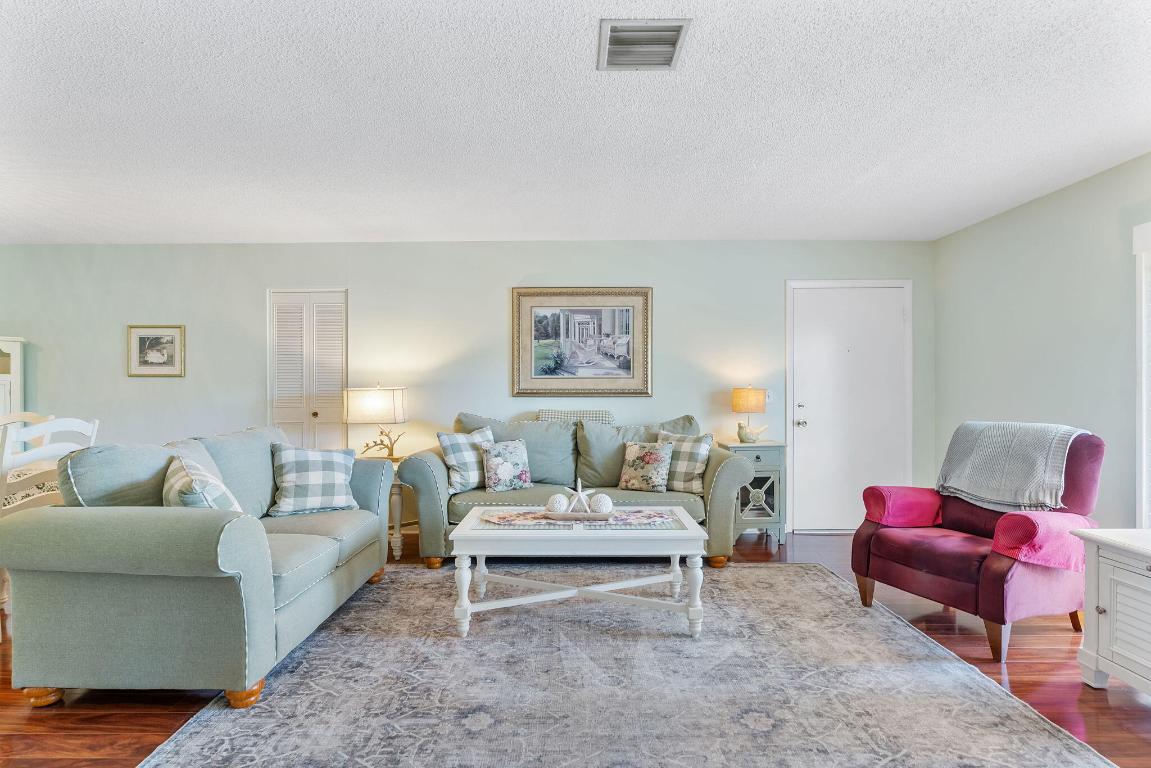 SQUIRE HILL CONDO - Residential