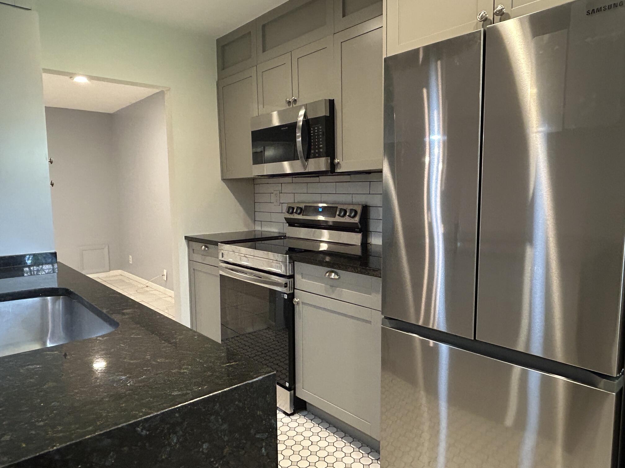 HIGH POINT OF DELRAY WEST CONDO SEC 3 - Residential