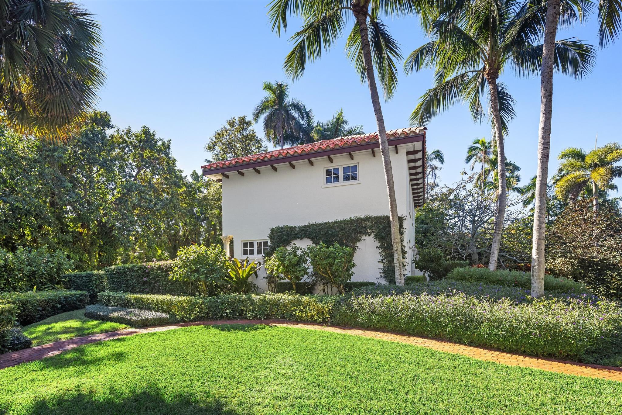 PRIMAVERA ESTATES (LAKE FRONT) - Residential