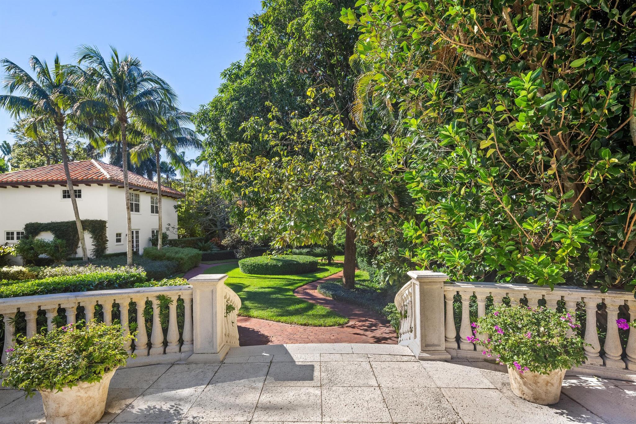 PRIMAVERA ESTATES (LAKE FRONT) - Residential