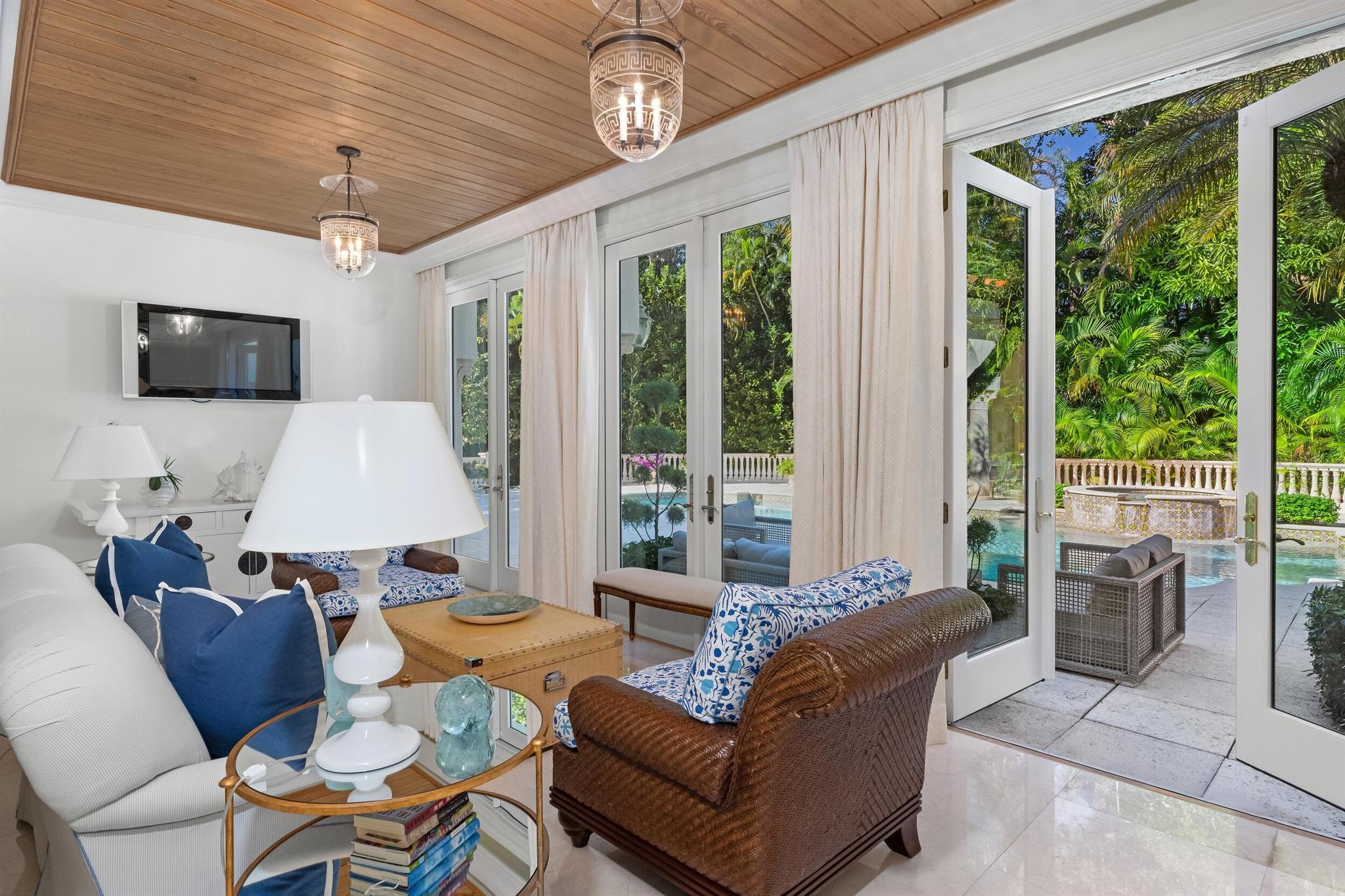 PRIMAVERA ESTATES (LAKE FRONT) - Residential