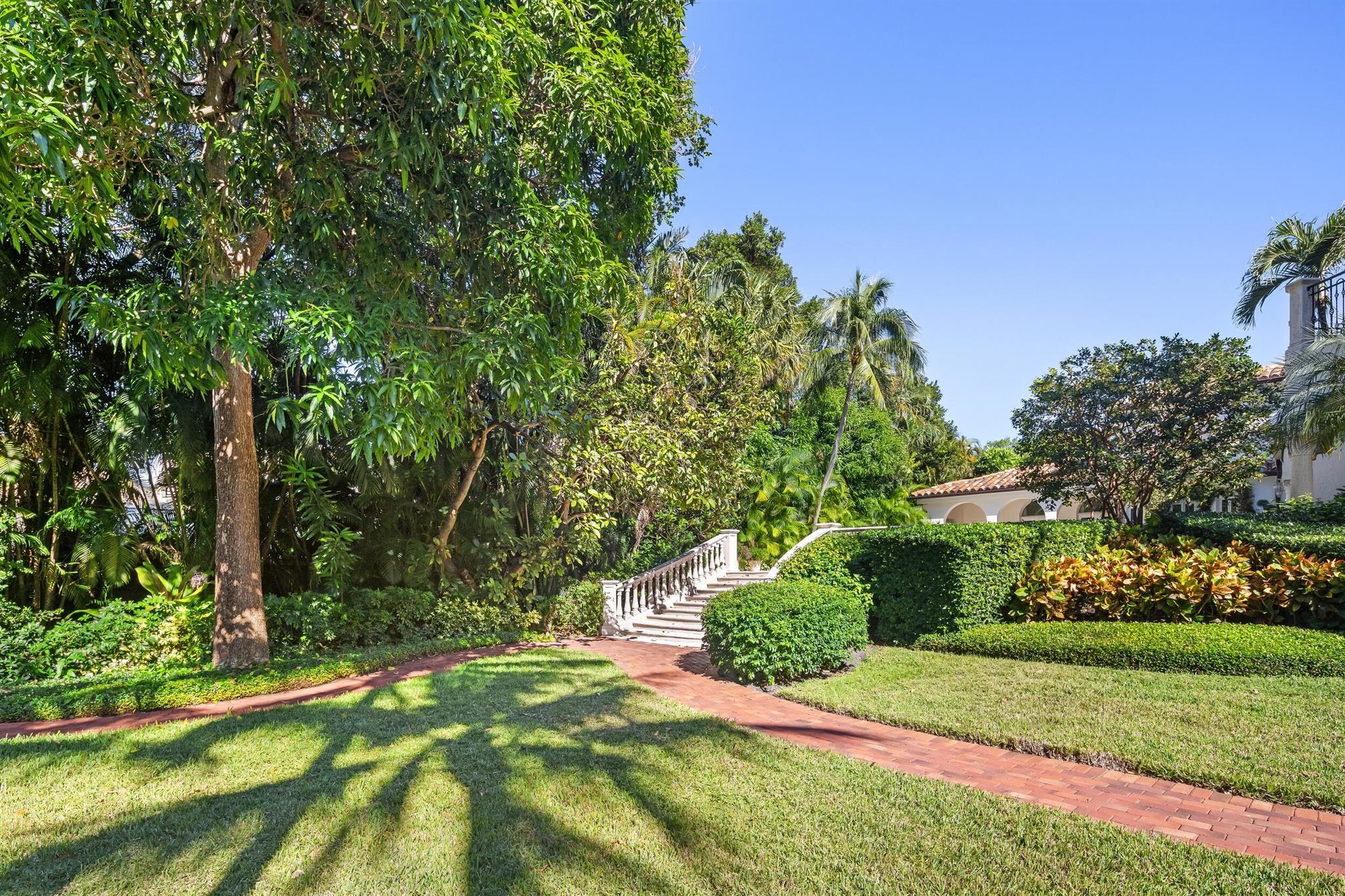 PRIMAVERA ESTATES (LAKE FRONT) - Residential