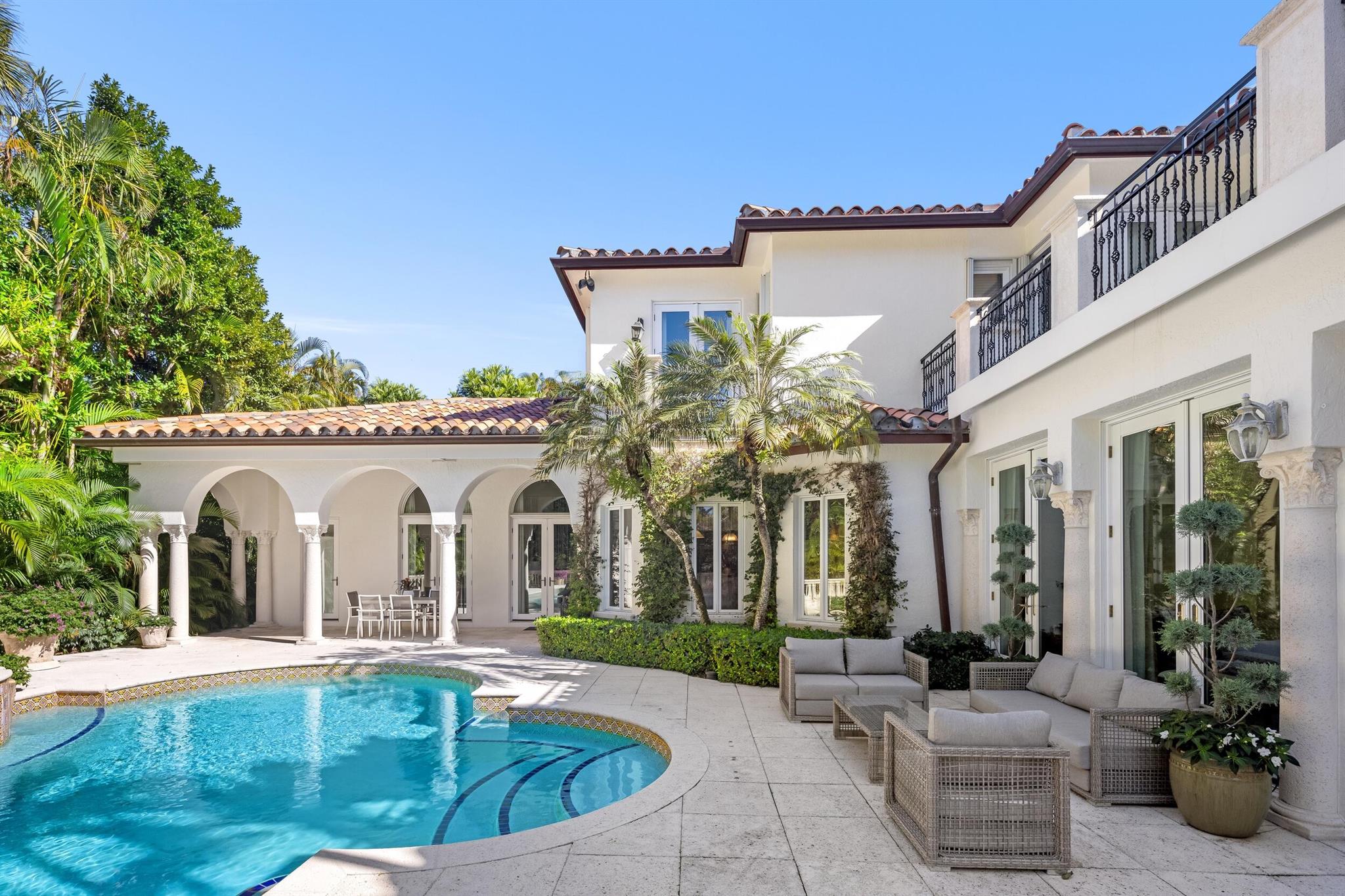 PRIMAVERA ESTATES (LAKE FRONT) - Residential