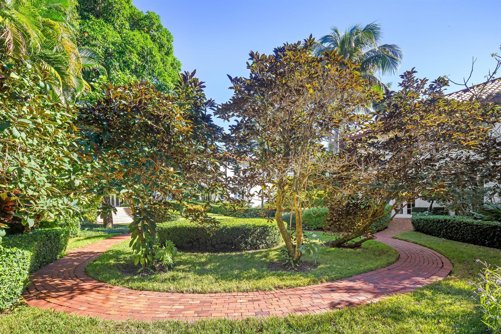 PRIMAVERA ESTATES (LAKE FRONT) - Residential