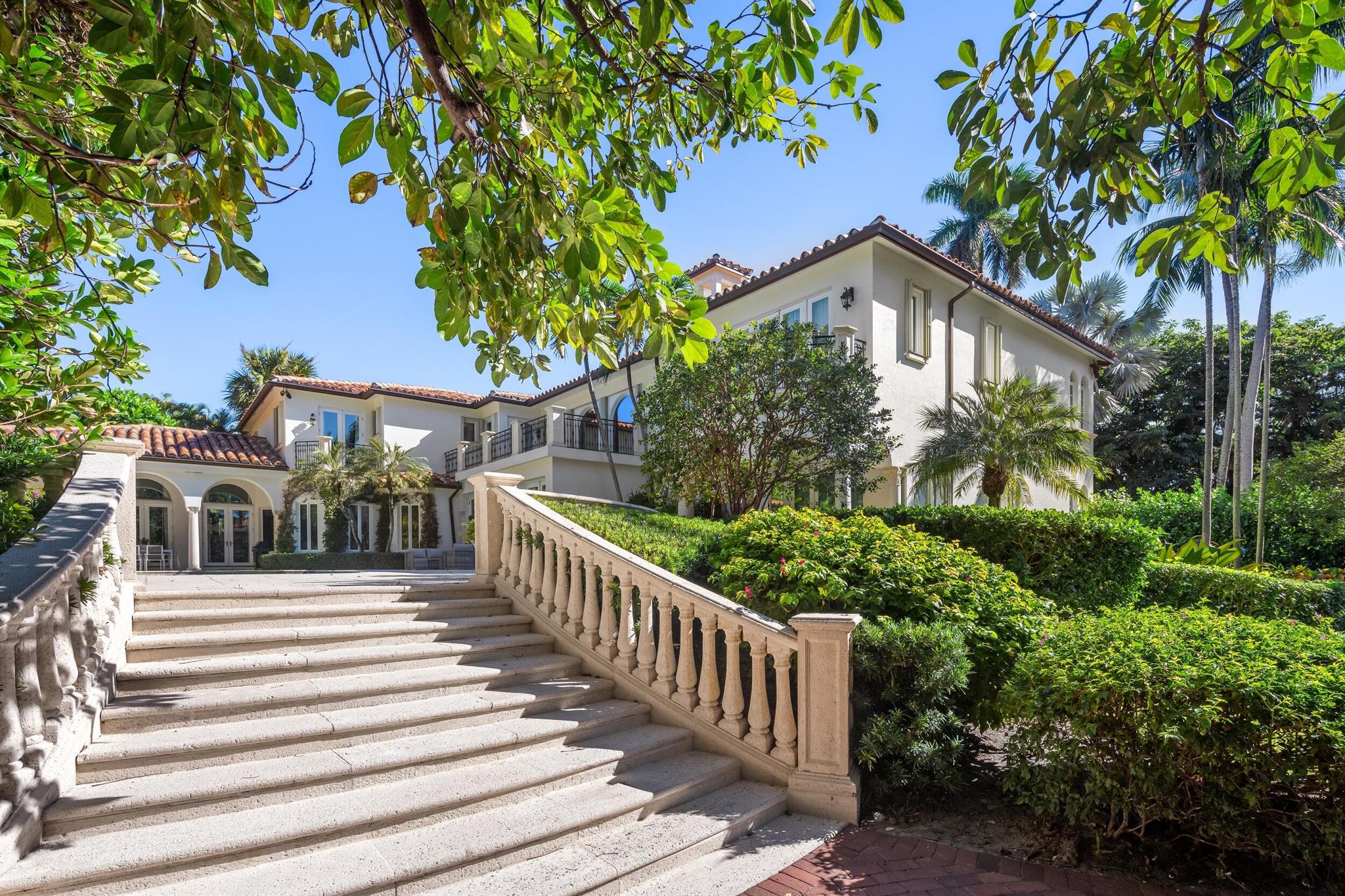 PRIMAVERA ESTATES (LAKE FRONT) - Residential
