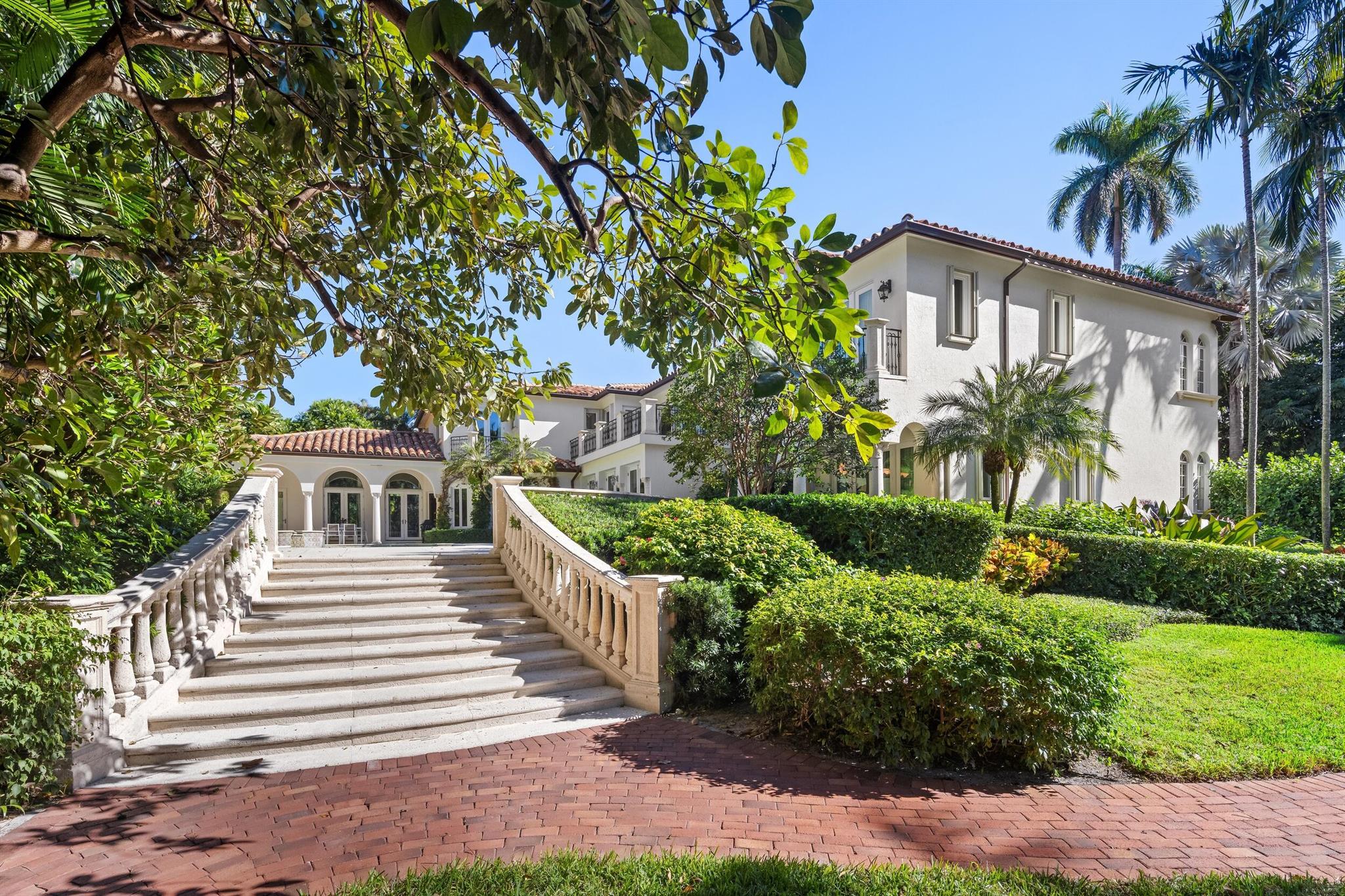 PRIMAVERA ESTATES (LAKE FRONT) - Residential