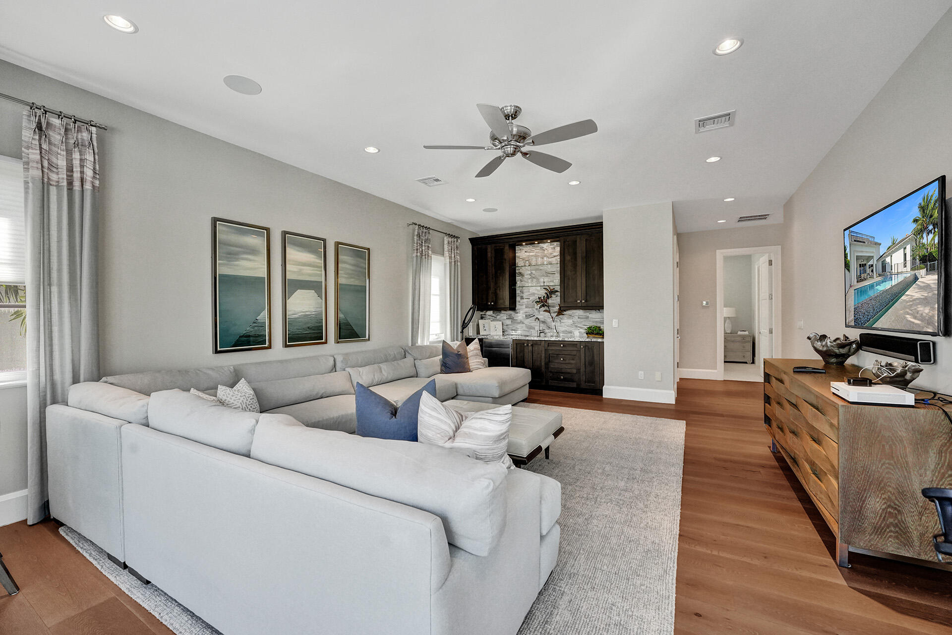 ADMIRALS COVE - Residential