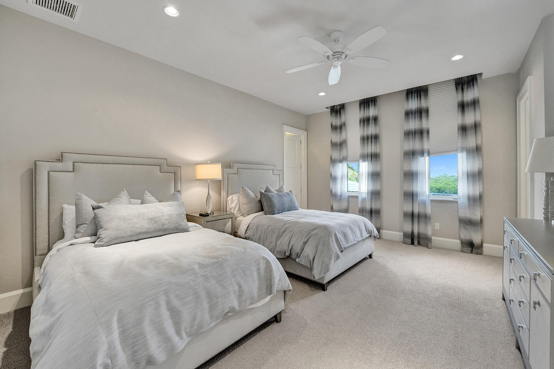 ADMIRALS COVE - Residential