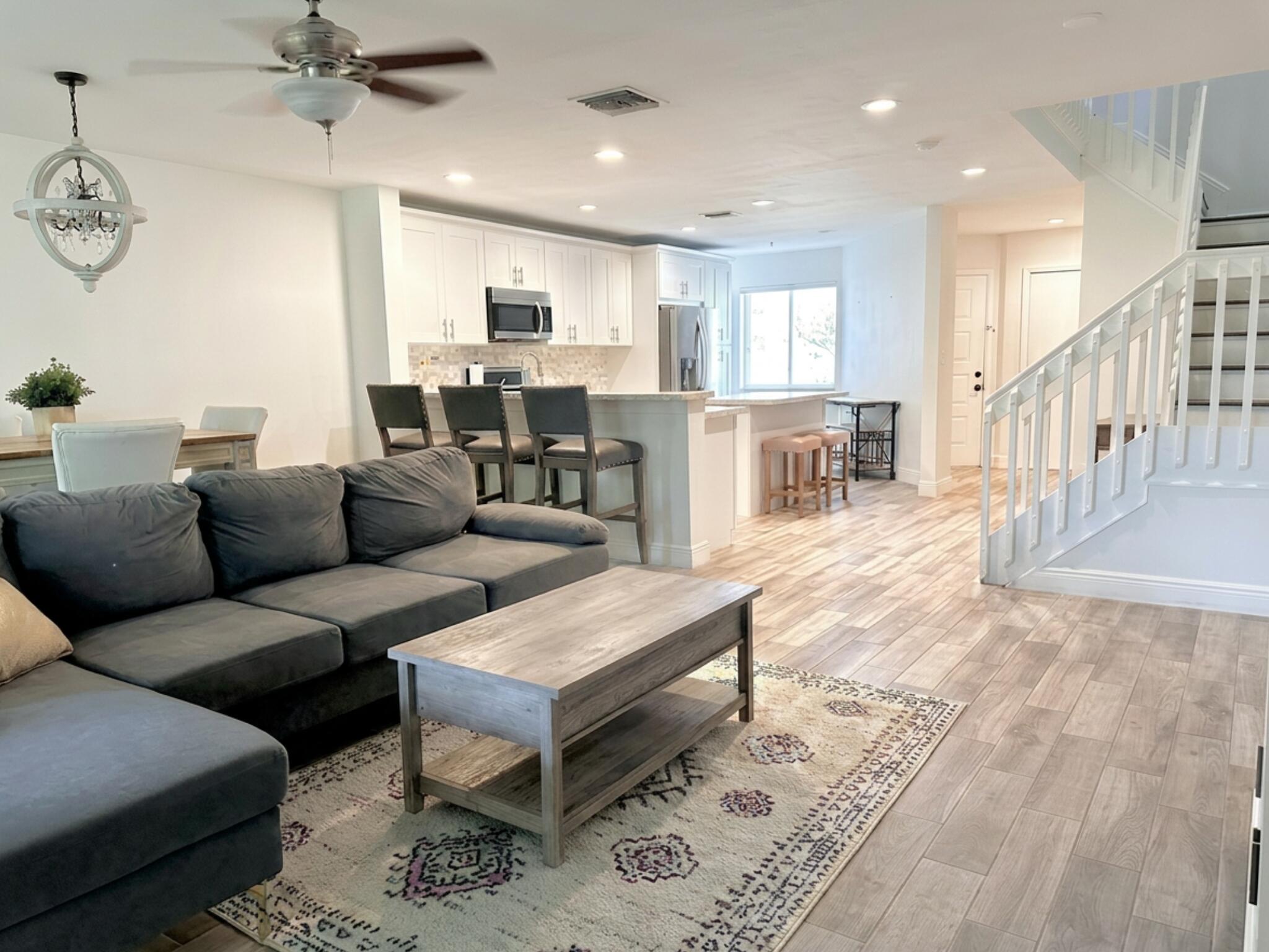 LAKES OF WOODHAVEN I & II COND - Residential Lease
