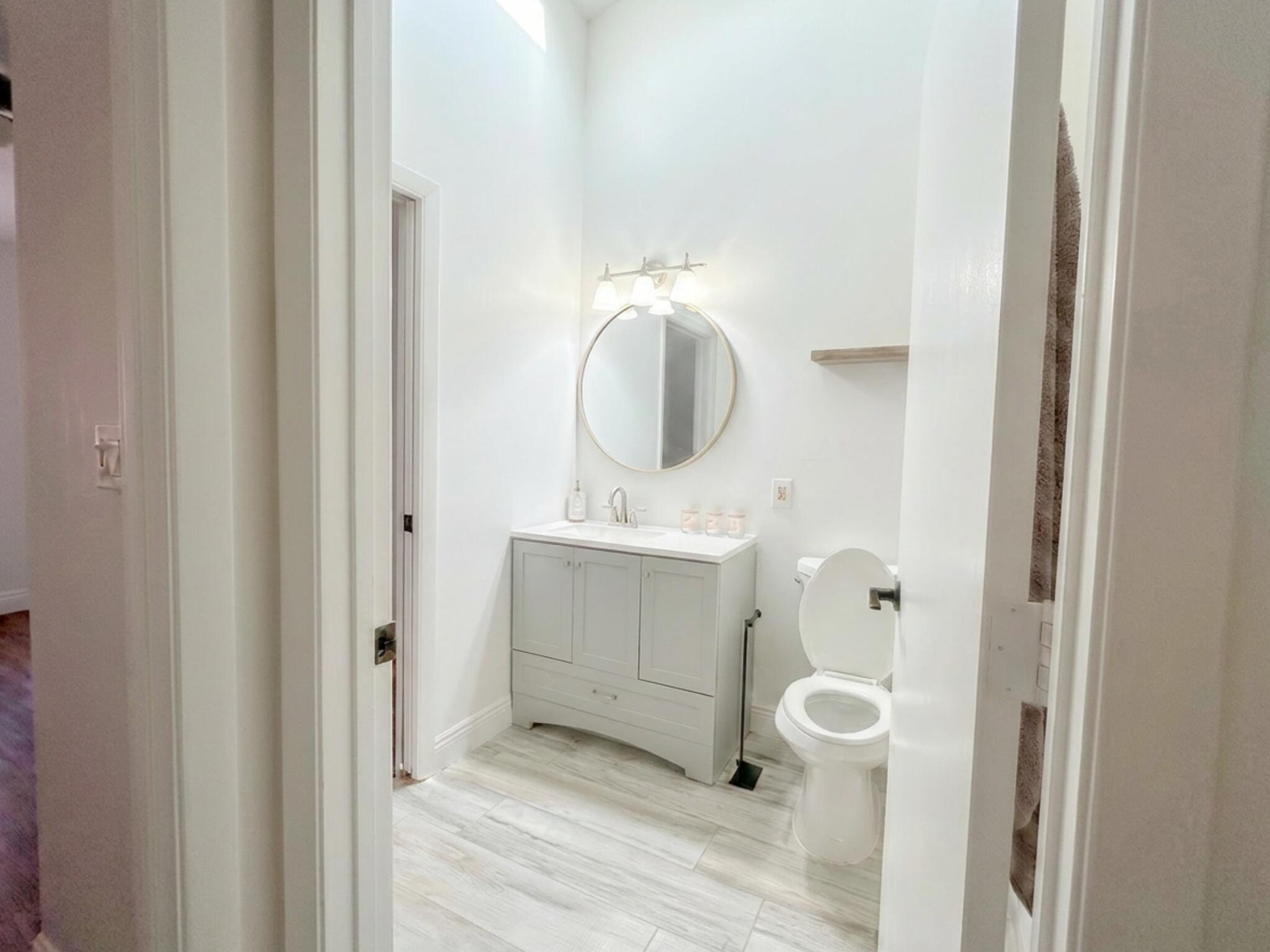 LAKES OF WOODHAVEN I & II COND - Residential Lease