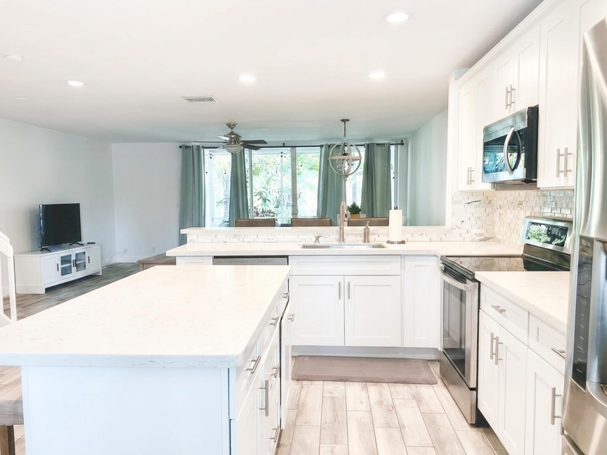 LAKES OF WOODHAVEN I & II COND - Residential Lease