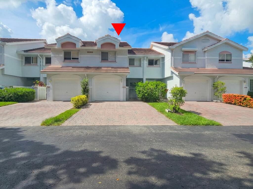 LAKES OF WOODHAVEN I & II COND - Residential Lease