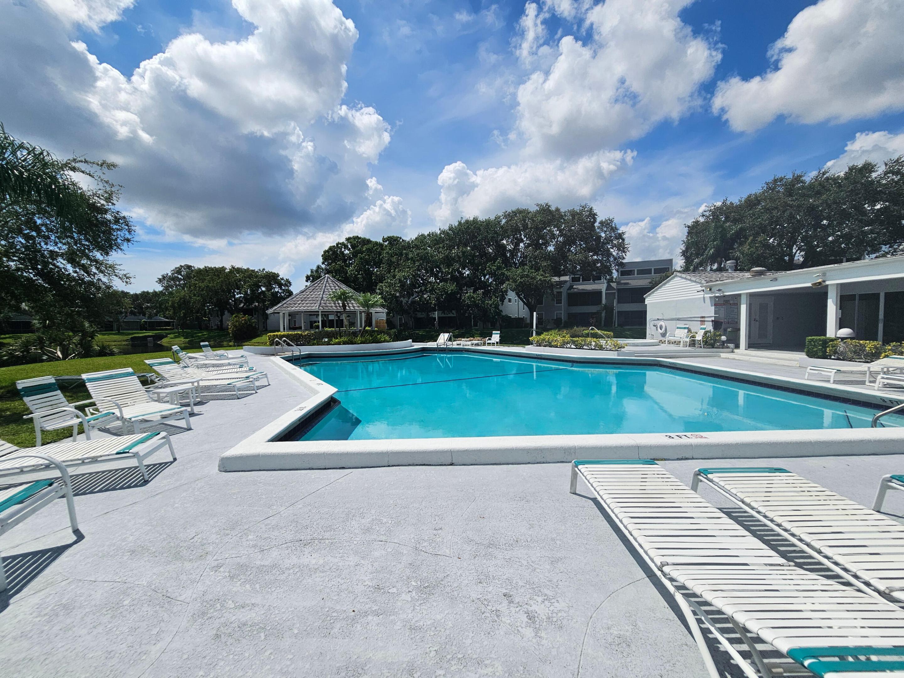 LAKES OF WOODHAVEN I & II COND - Residential Lease