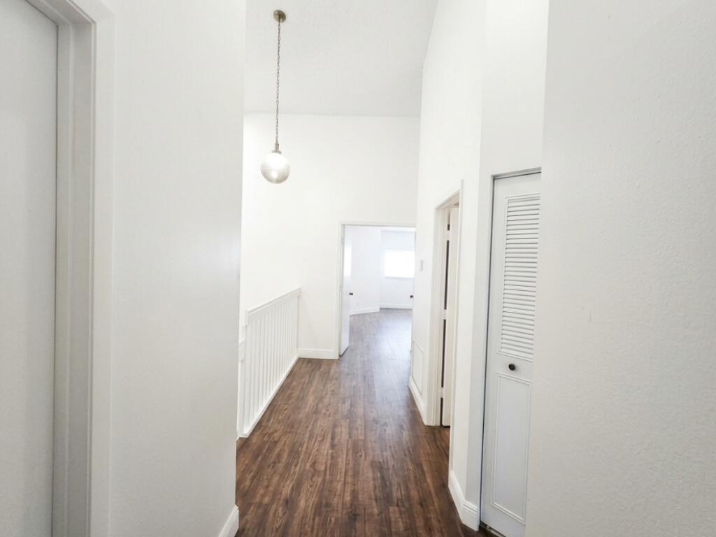 LAKES OF WOODHAVEN I & II COND - Residential Lease