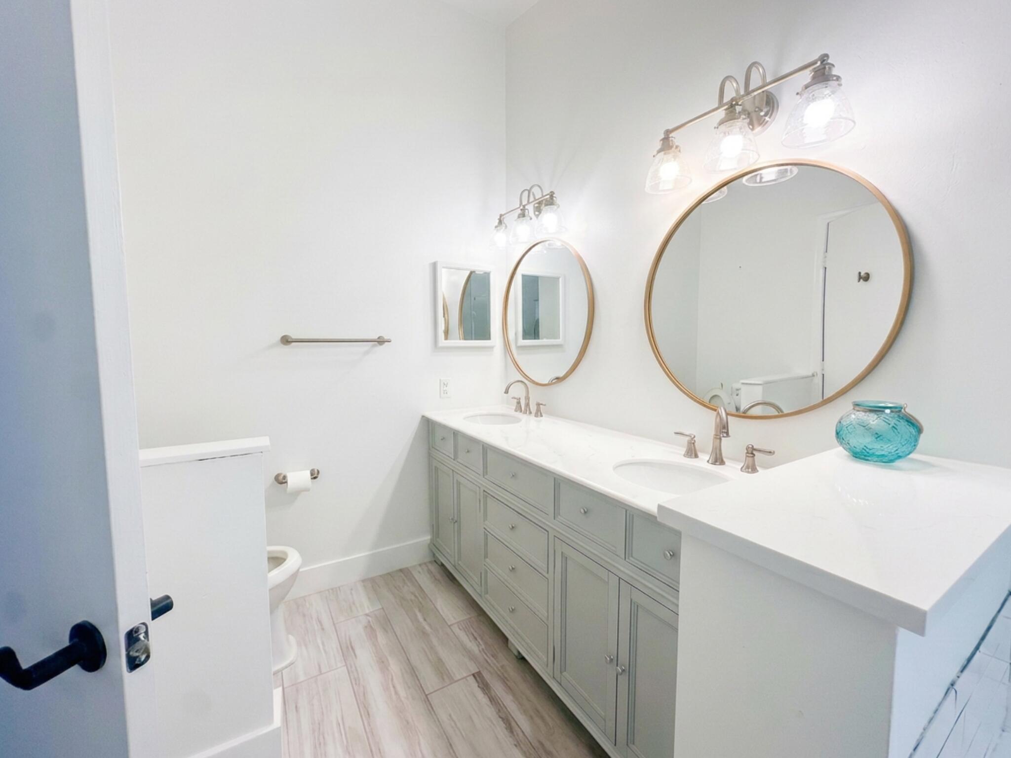 LAKES OF WOODHAVEN I & II COND - Residential Lease