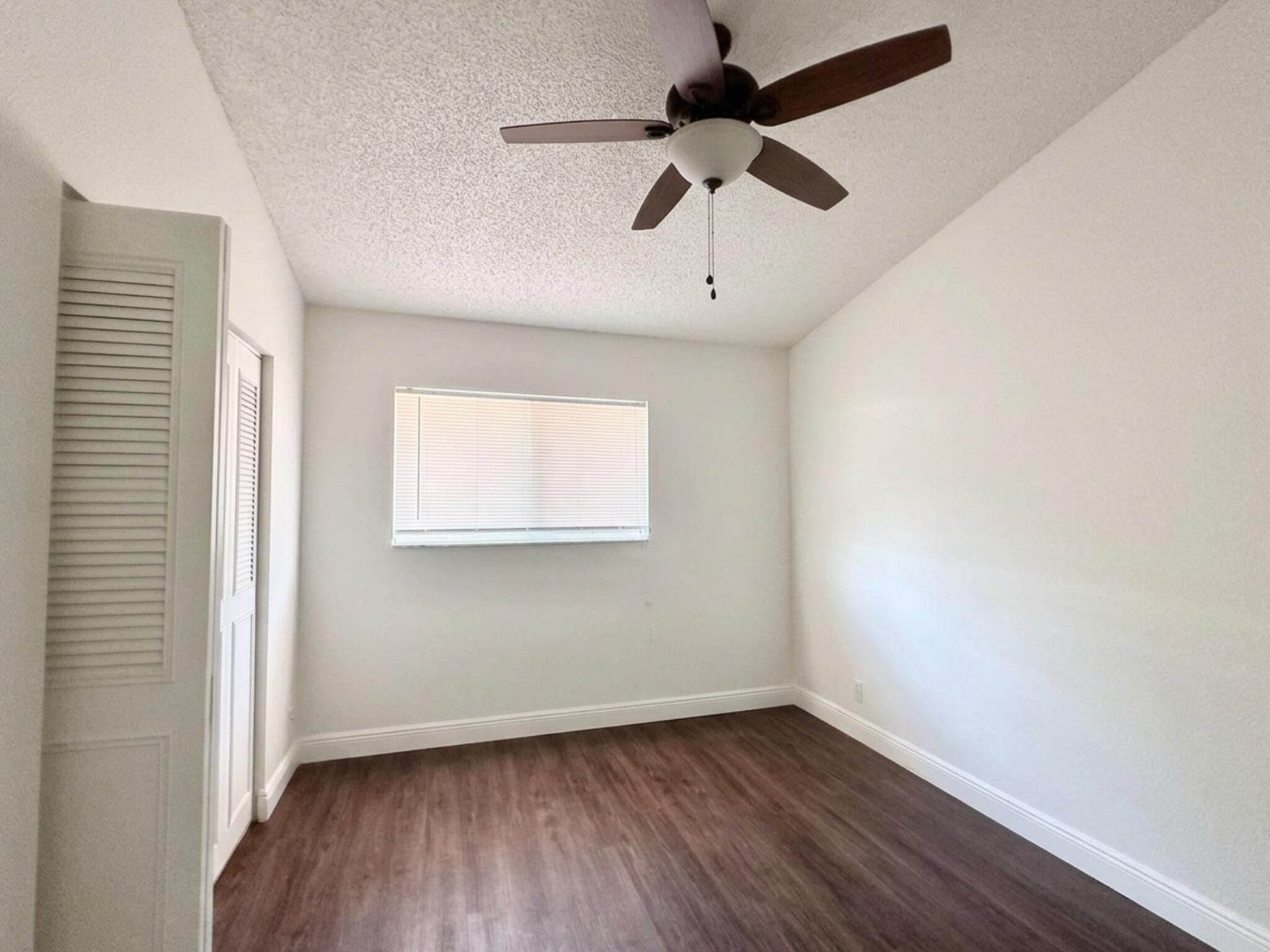 LAKES OF WOODHAVEN I & II COND - Residential Lease