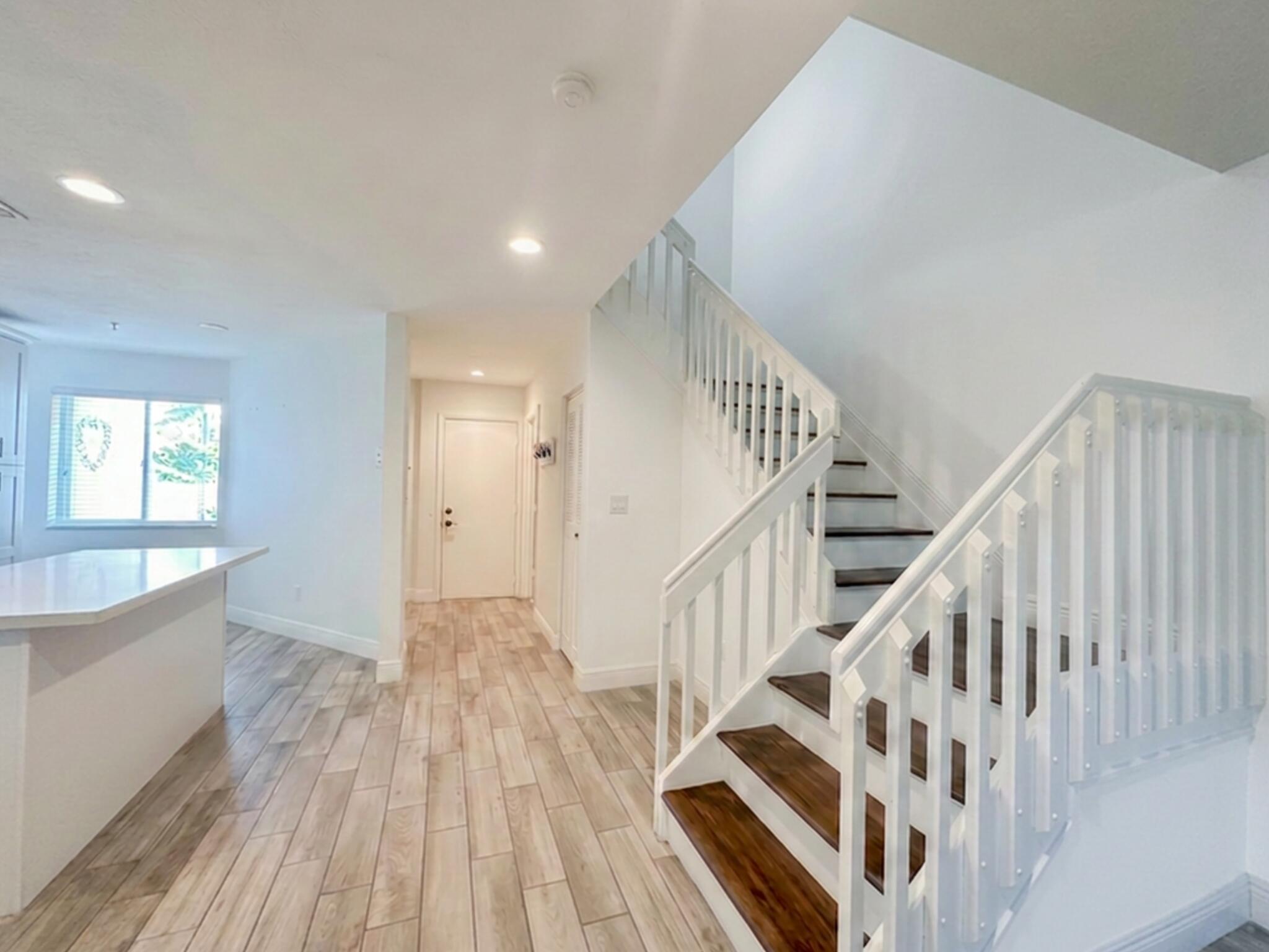 LAKES OF WOODHAVEN I & II COND - Residential Lease