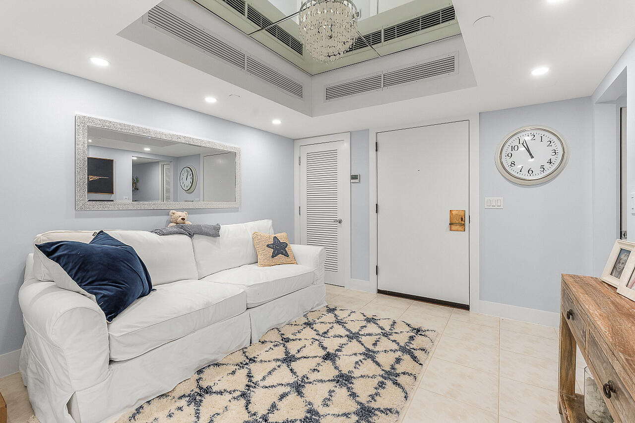 OLD PORT COVE LAKE POINT TOWER CONDO - Residential