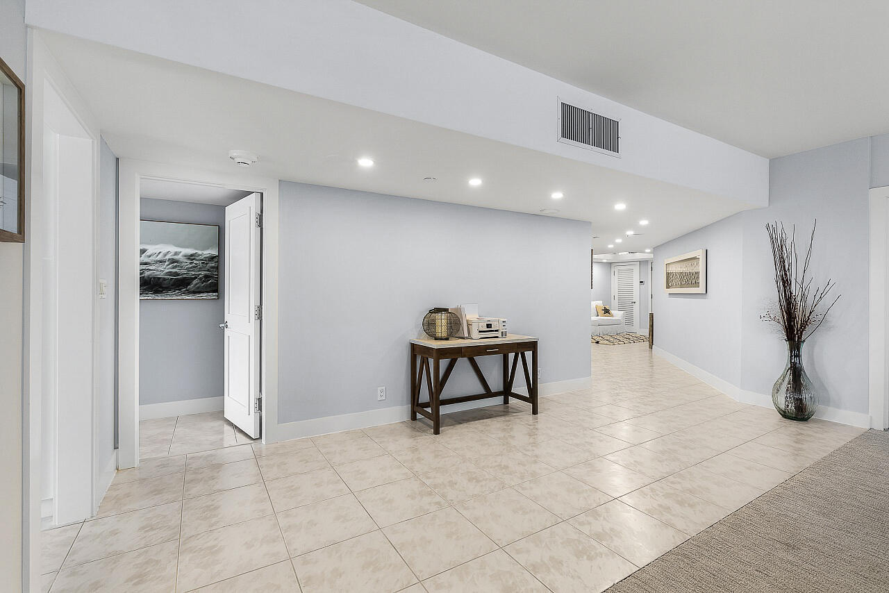 OLD PORT COVE LAKE POINT TOWER CONDO - Residential