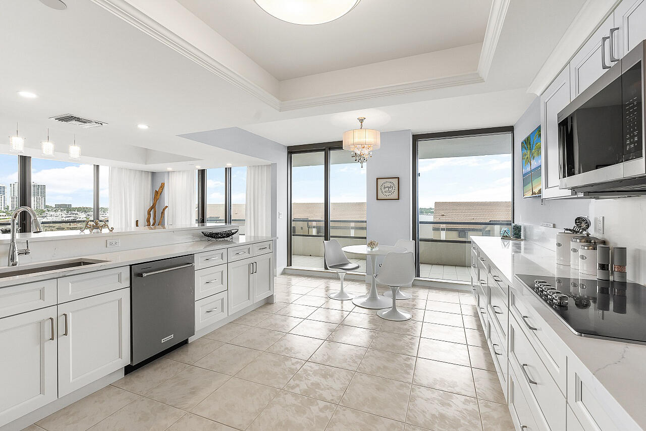 OLD PORT COVE LAKE POINT TOWER CONDO - Residential