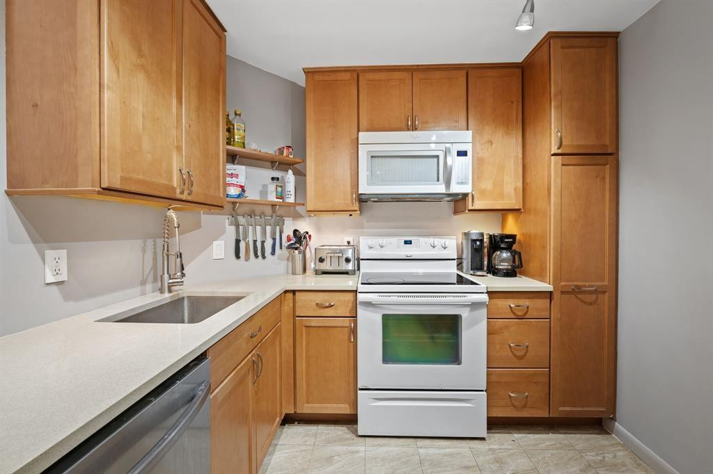 ESSEX TOWER CONDO - Residential