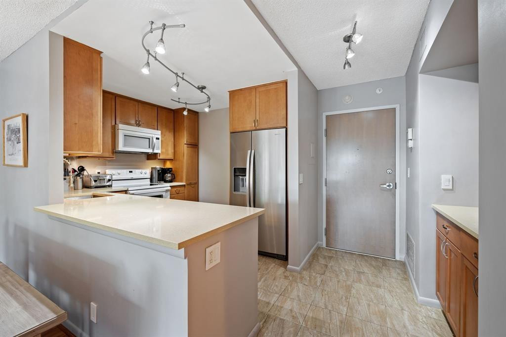 ESSEX TOWER CONDO - Residential