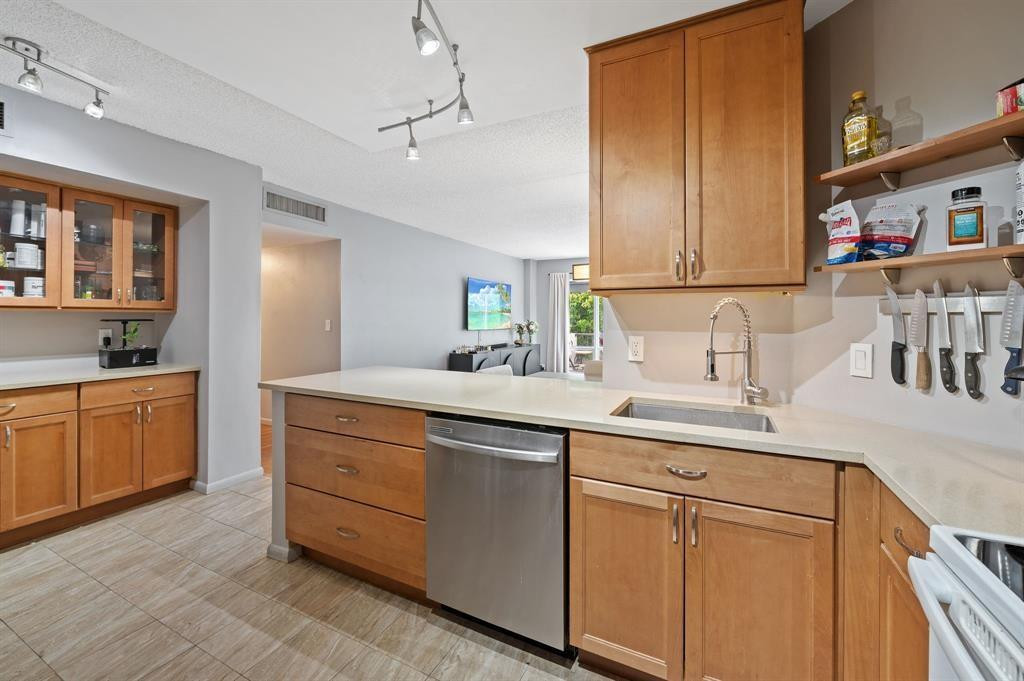 ESSEX TOWER CONDO - Residential