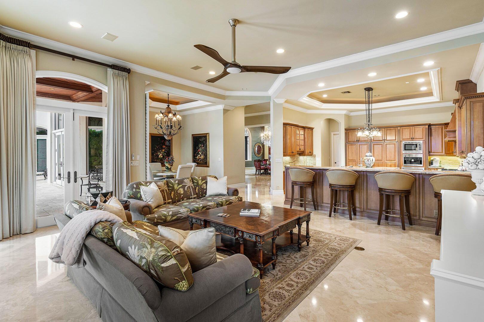 ROYAL PALM YACHT & COUNTRY CLUB - Residential
