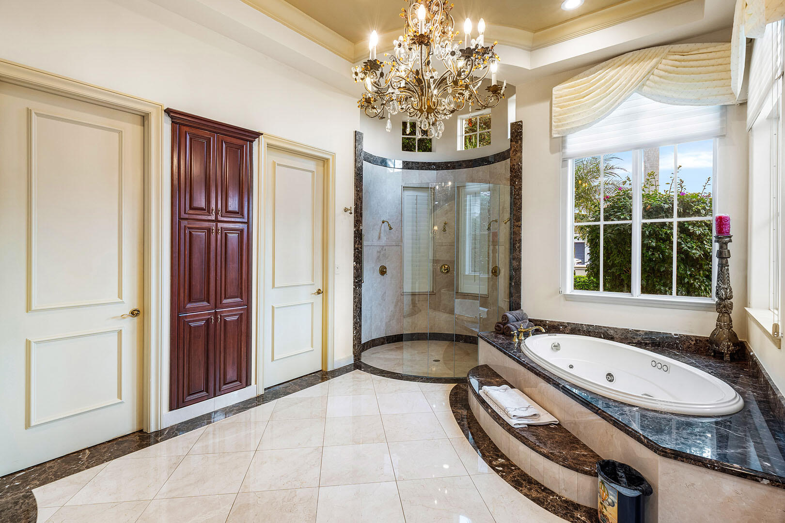ROYAL PALM YACHT & COUNTRY CLUB - Residential