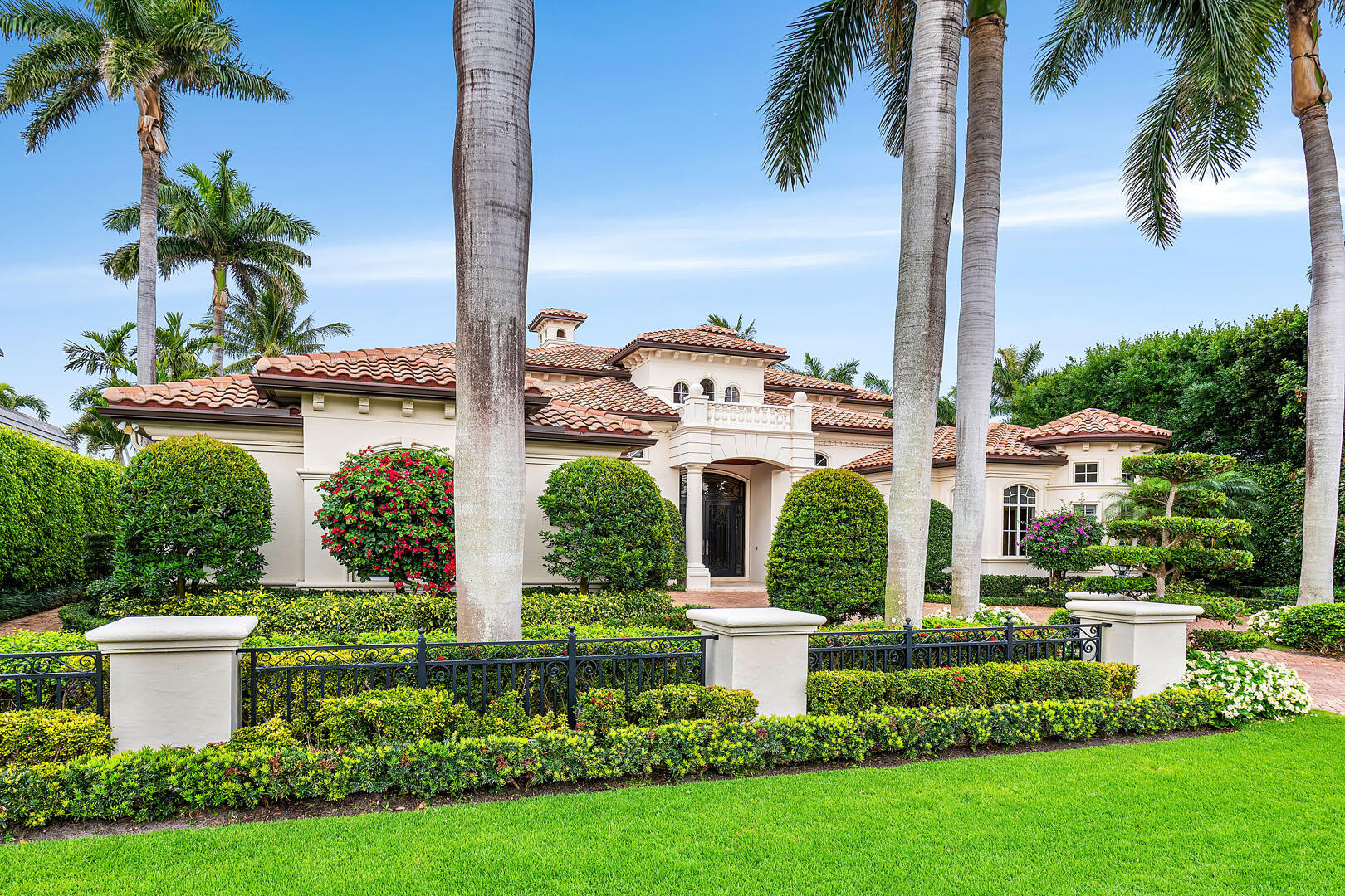 ROYAL PALM YACHT & COUNTRY CLUB - Residential