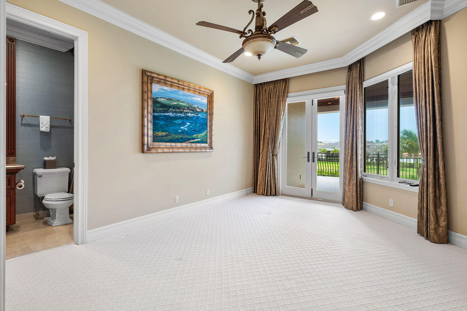 ROYAL PALM YACHT & COUNTRY CLUB - Residential