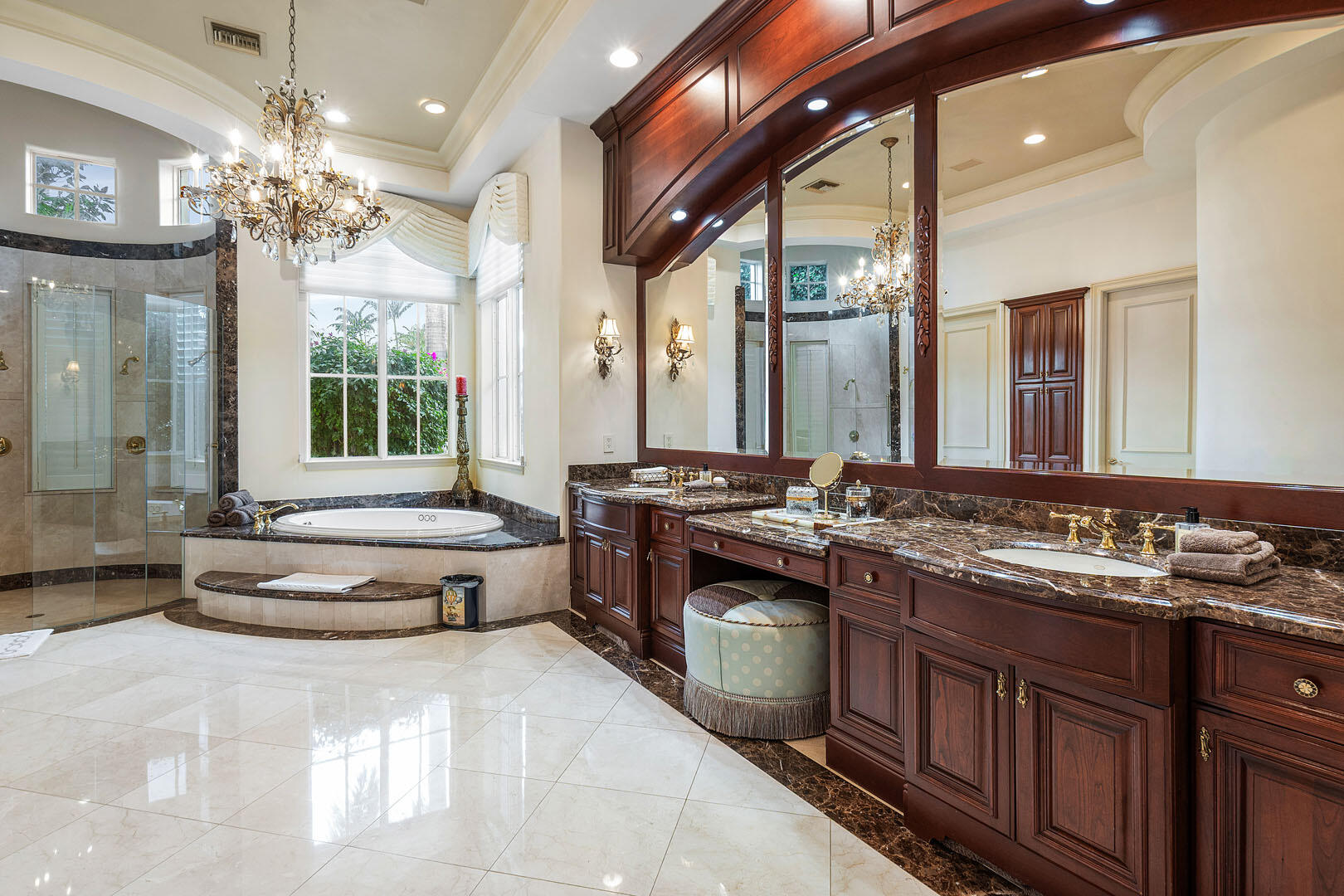 ROYAL PALM YACHT & COUNTRY CLUB - Residential