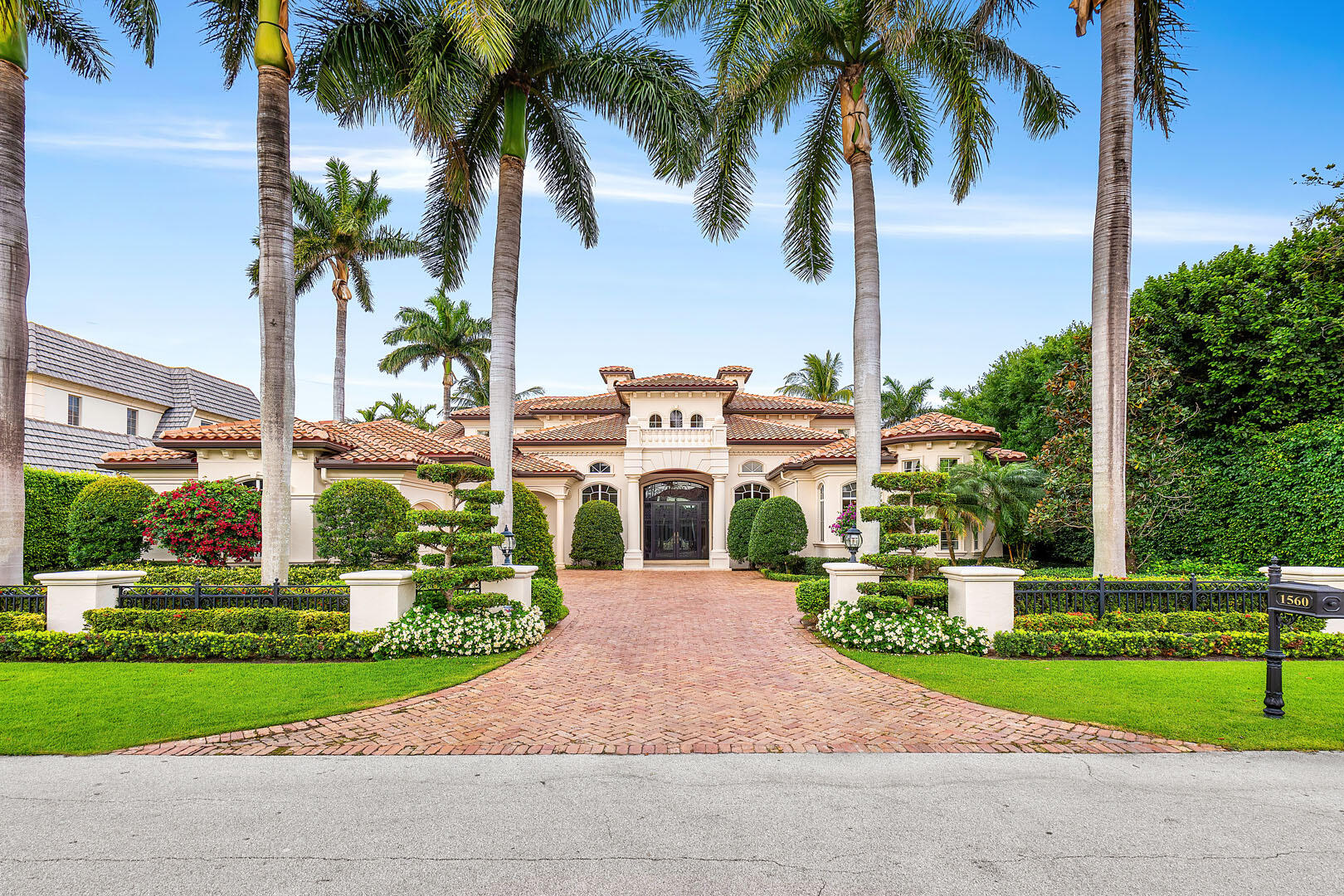 ROYAL PALM YACHT & COUNTRY CLUB - Residential