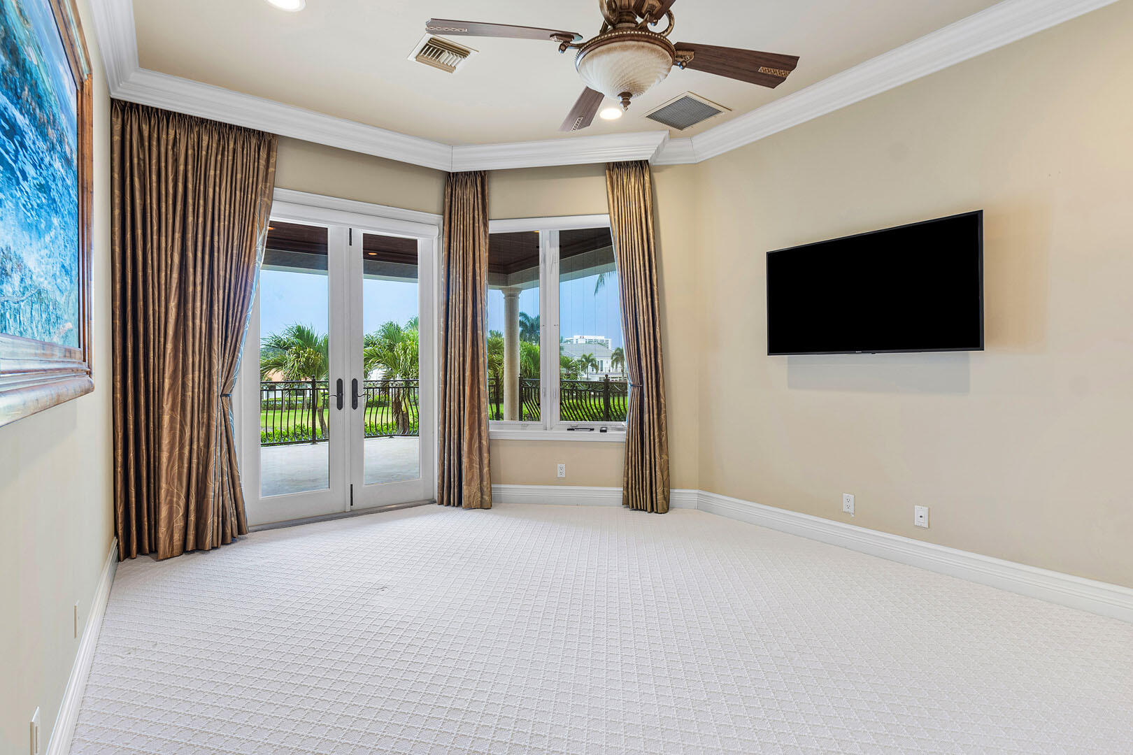 ROYAL PALM YACHT & COUNTRY CLUB - Residential
