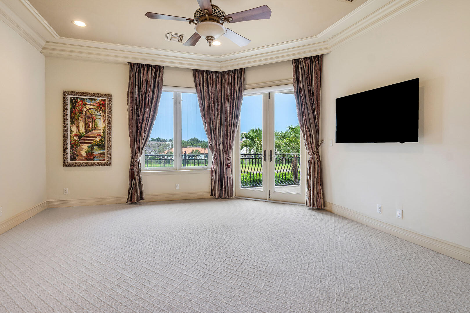 ROYAL PALM YACHT & COUNTRY CLUB - Residential