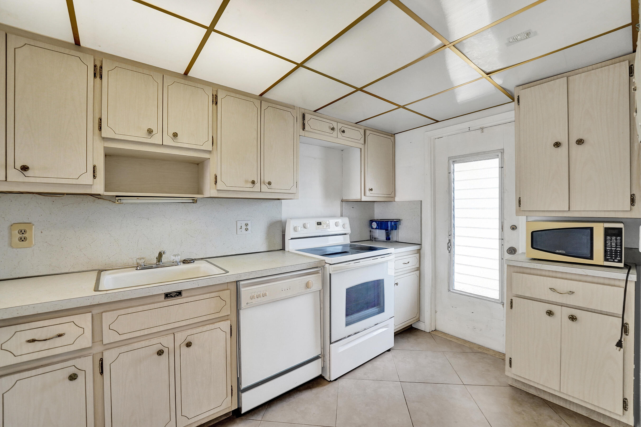 GARDEN-AIRE VILLAGE CONDO - Residential