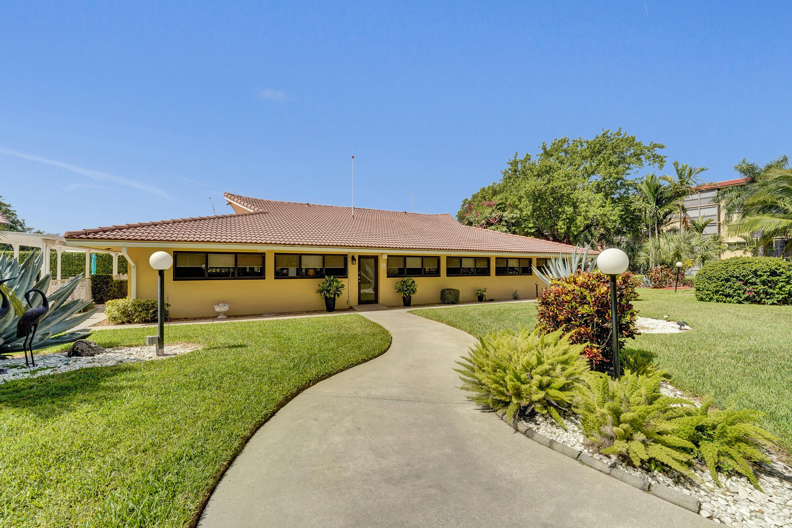 GARDEN-AIRE VILLAGE CONDO - Residential