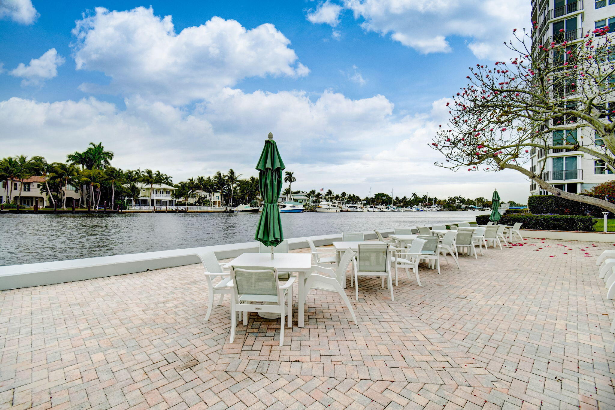 SEAGATE TOWERS - Residential
